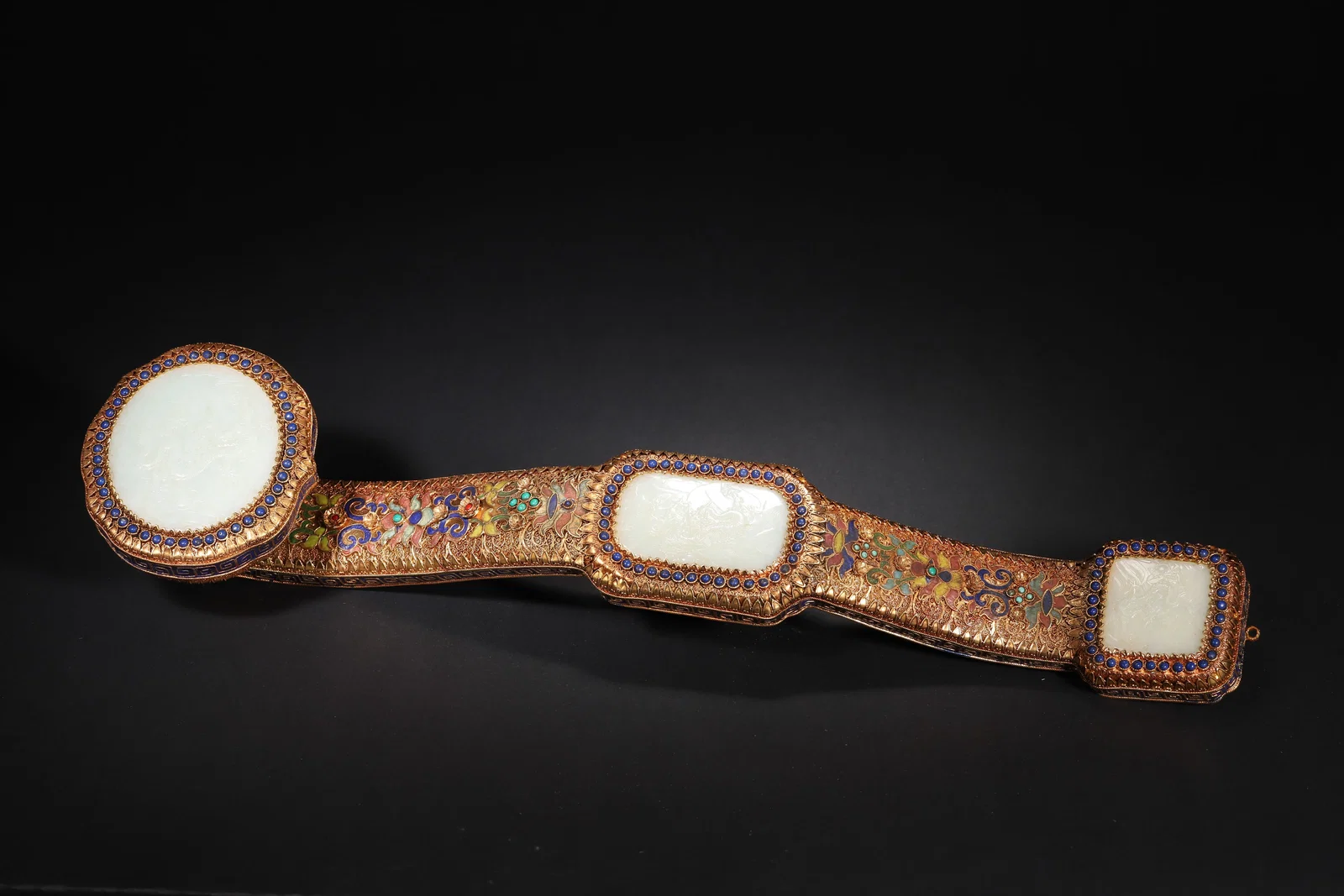 A FINE IMPERIAL GILT-SILVER FILIGREE AND ENAMEL RUYI SCEPTRE WITH INLAID WHITE JADE DRAGON PANELS,