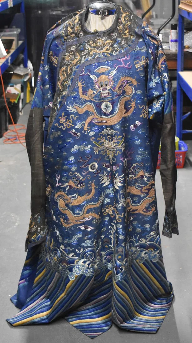 A FINE LATE 19TH CENTURY CHINESE SILK EMBROIDERED DRAGON ROBE. 205 cm x 145 cm.