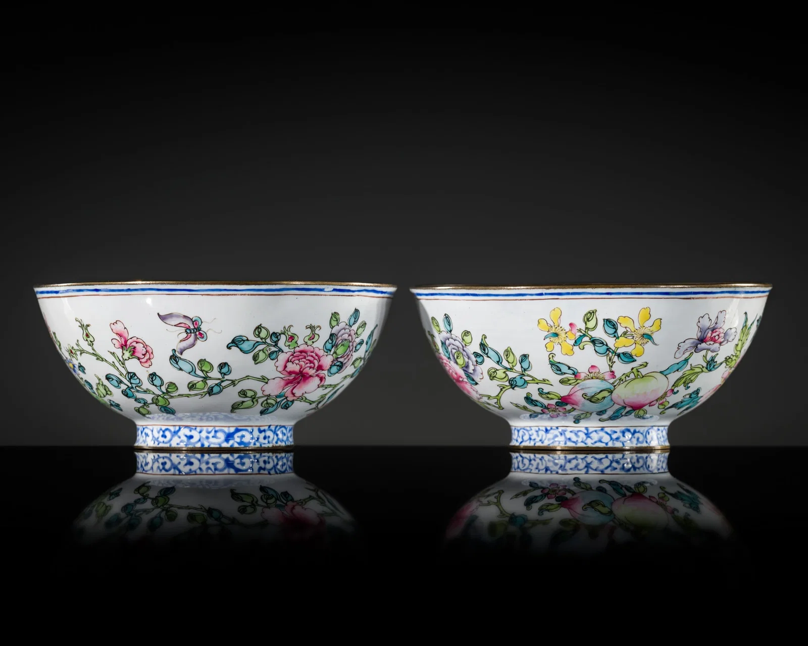 A FINE PAIR OF FAMILLE ROSE ENAMEL BOWLS, QIANLONG PERIOD, EX PALMER COLLECTION