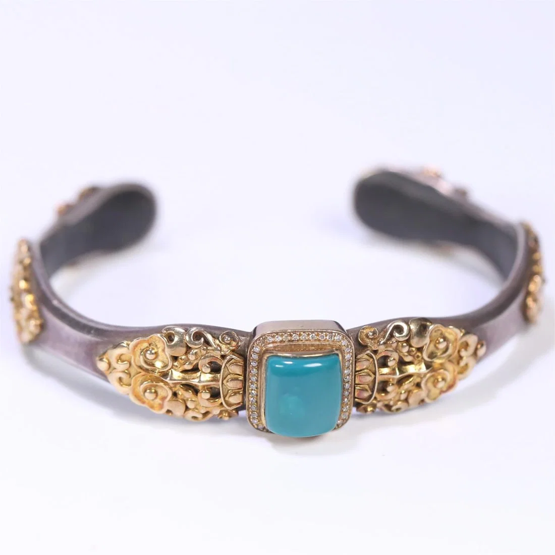 A fine silver-encrusted turquoise 14k gold opening bracelet