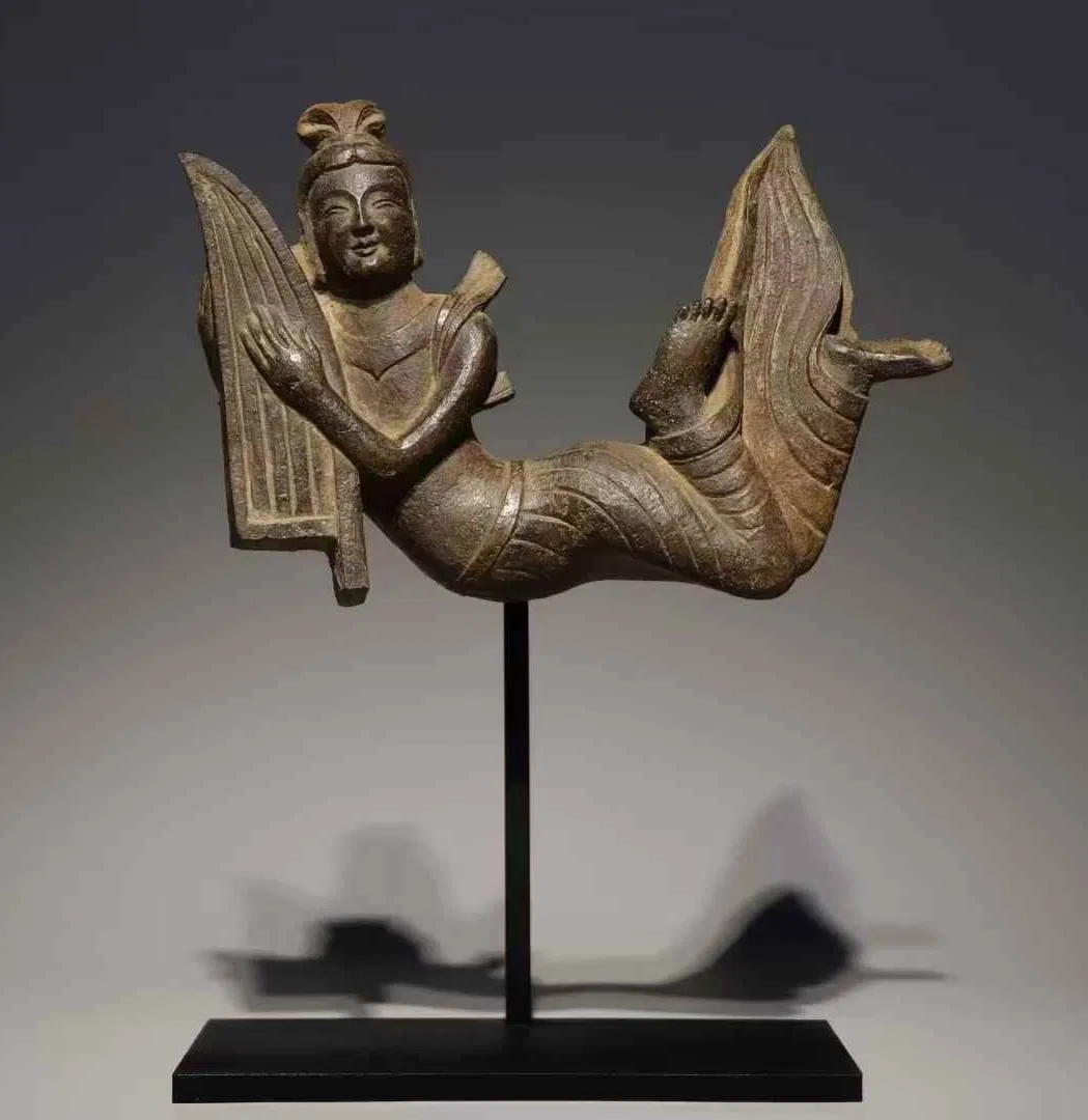 A flying statue of the Great Wei cliff flying sky