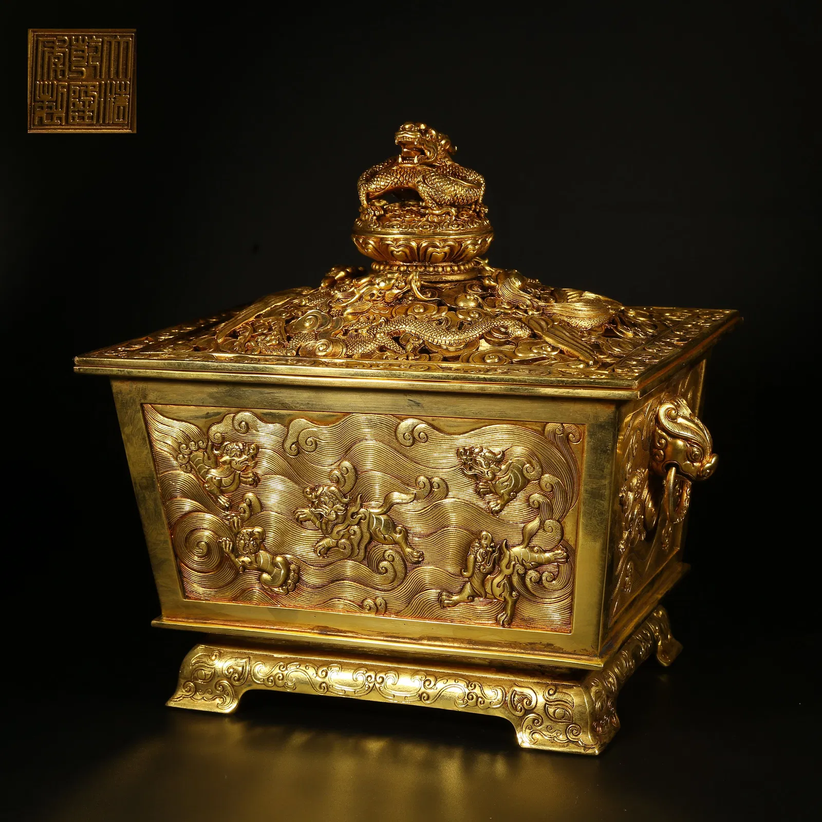 A GILDED BRONZE INCENSE BURNER WITH DRAGON AND PHOENIX PATTERN