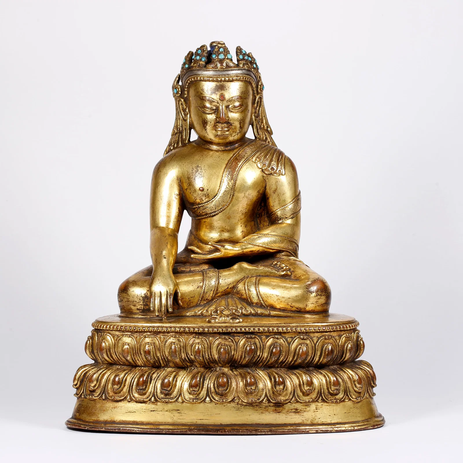 A GILT BRONZE AMITABHA BUDDHA STATUE