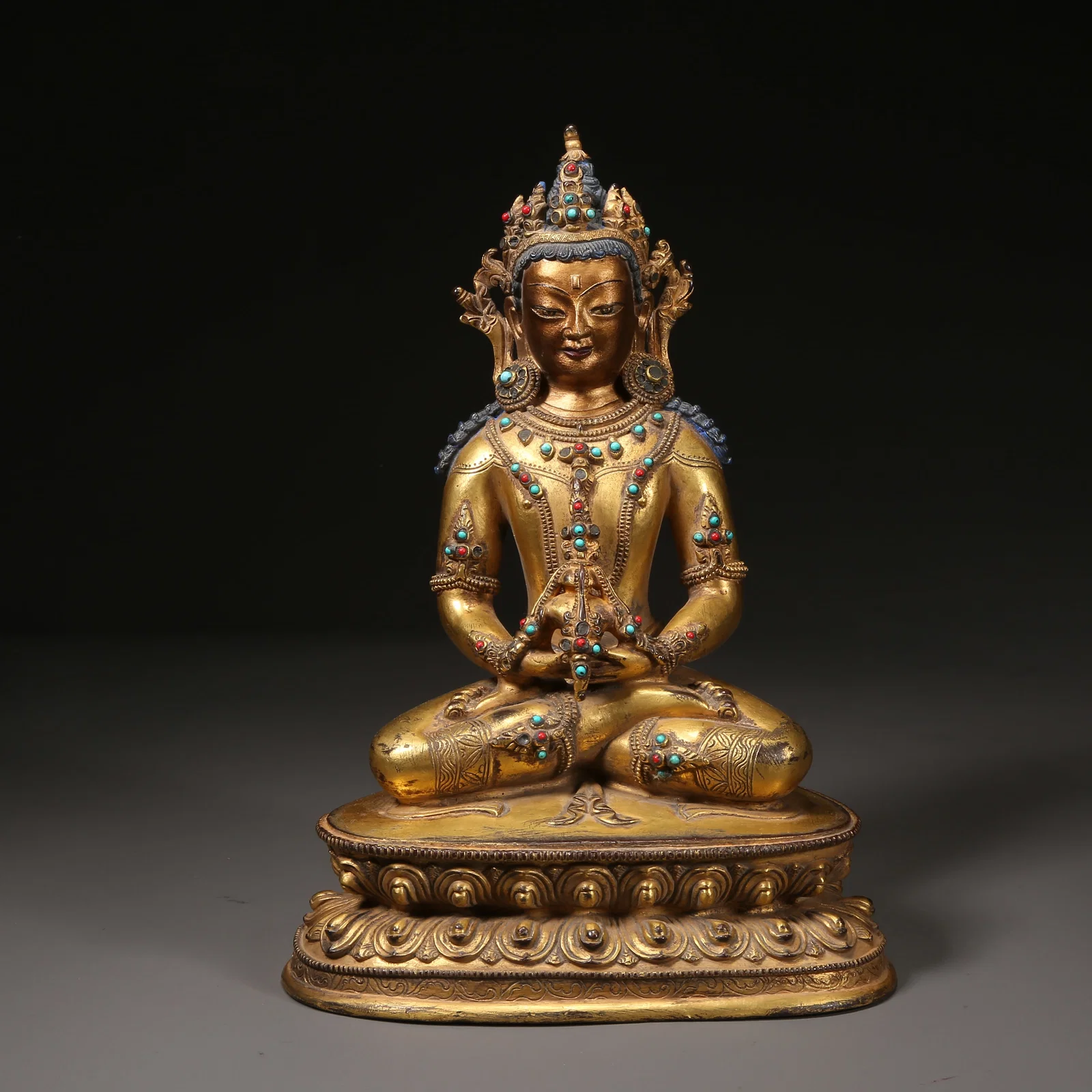 A GILT-BRONZE AMITAYUS (BUDDHA OF INFINITE LIFE) STATUE