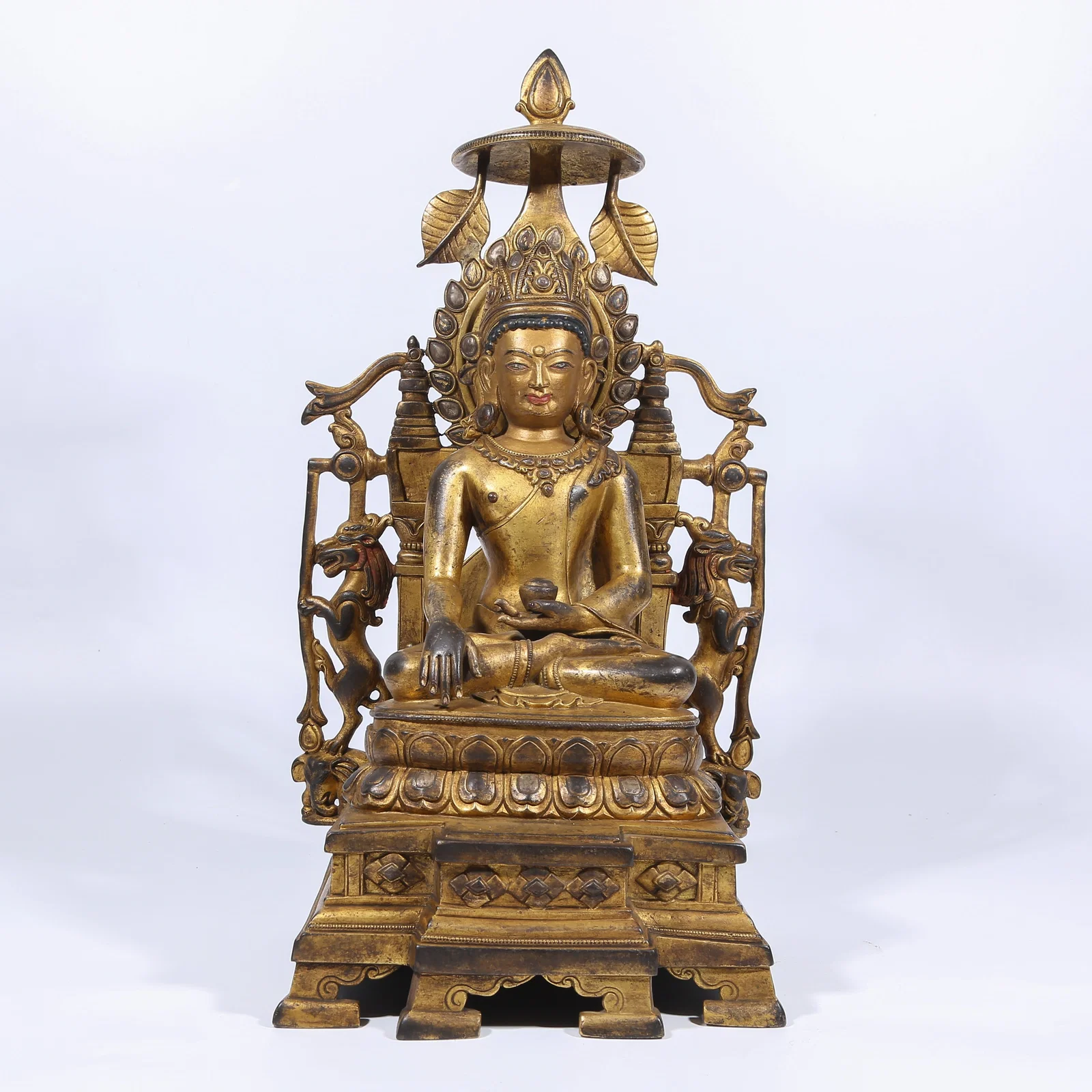A GILT BRONZE CROWNED SHAKYAMUNI STATUE