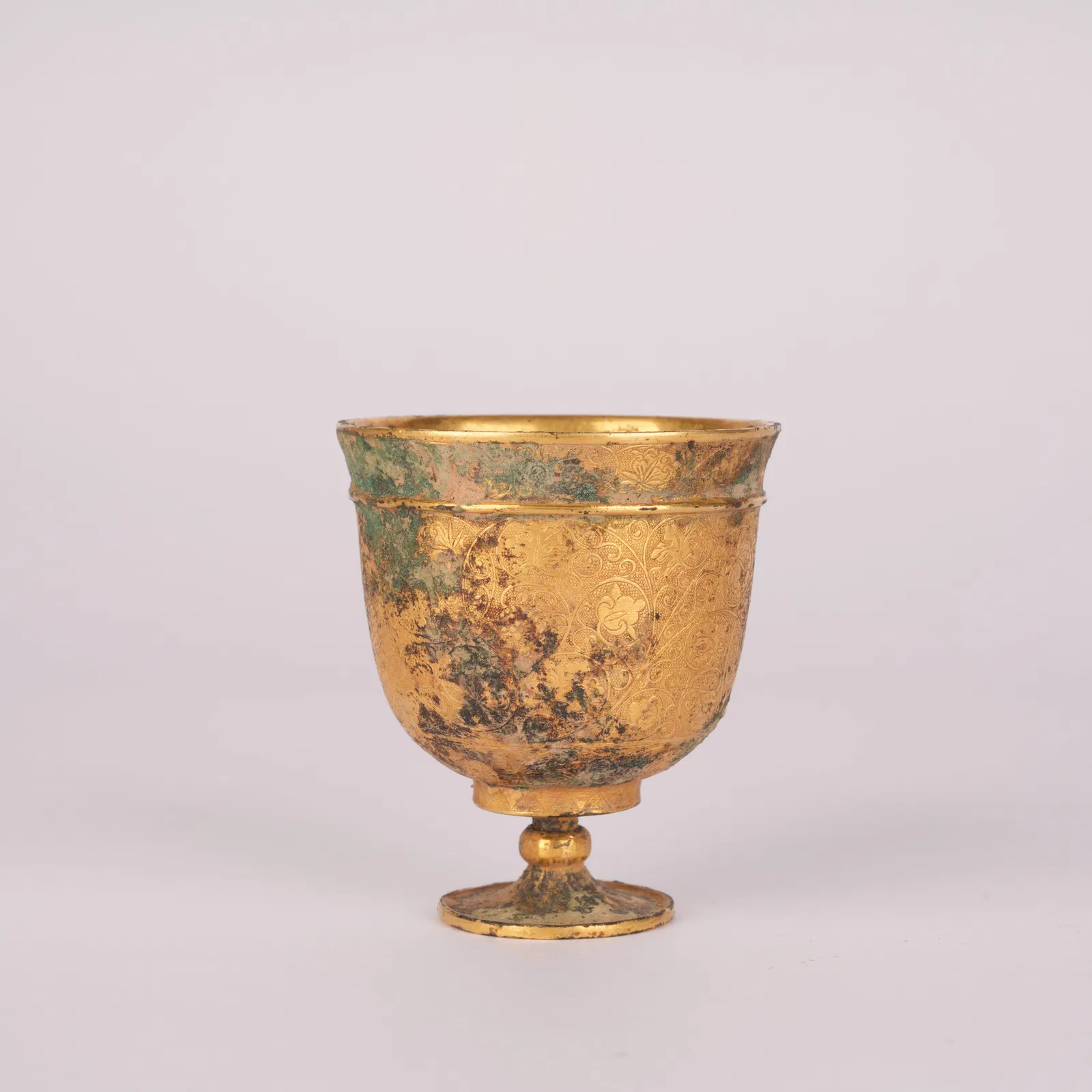A GILT-BRONZE CUP WITH FLORAL DESIGN, TANG DYNASTY