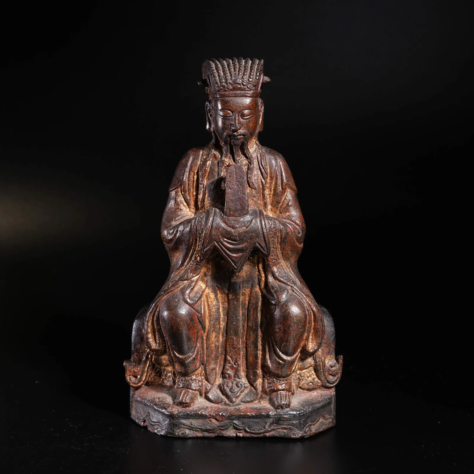 A GILT BRONZE FIGURE ORNAMENT