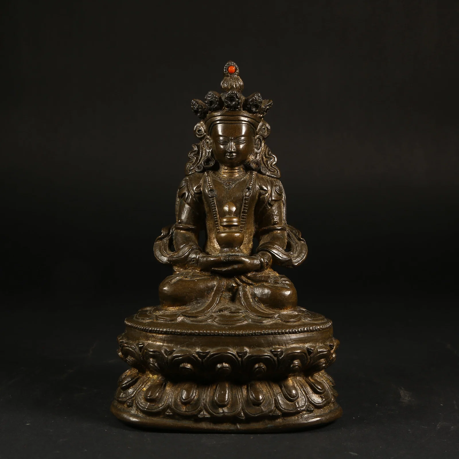 A GILT-BRONZE GEM-INLAID STATUE OF AMITAYUS (INFINITE LIFE BUDDHA)
