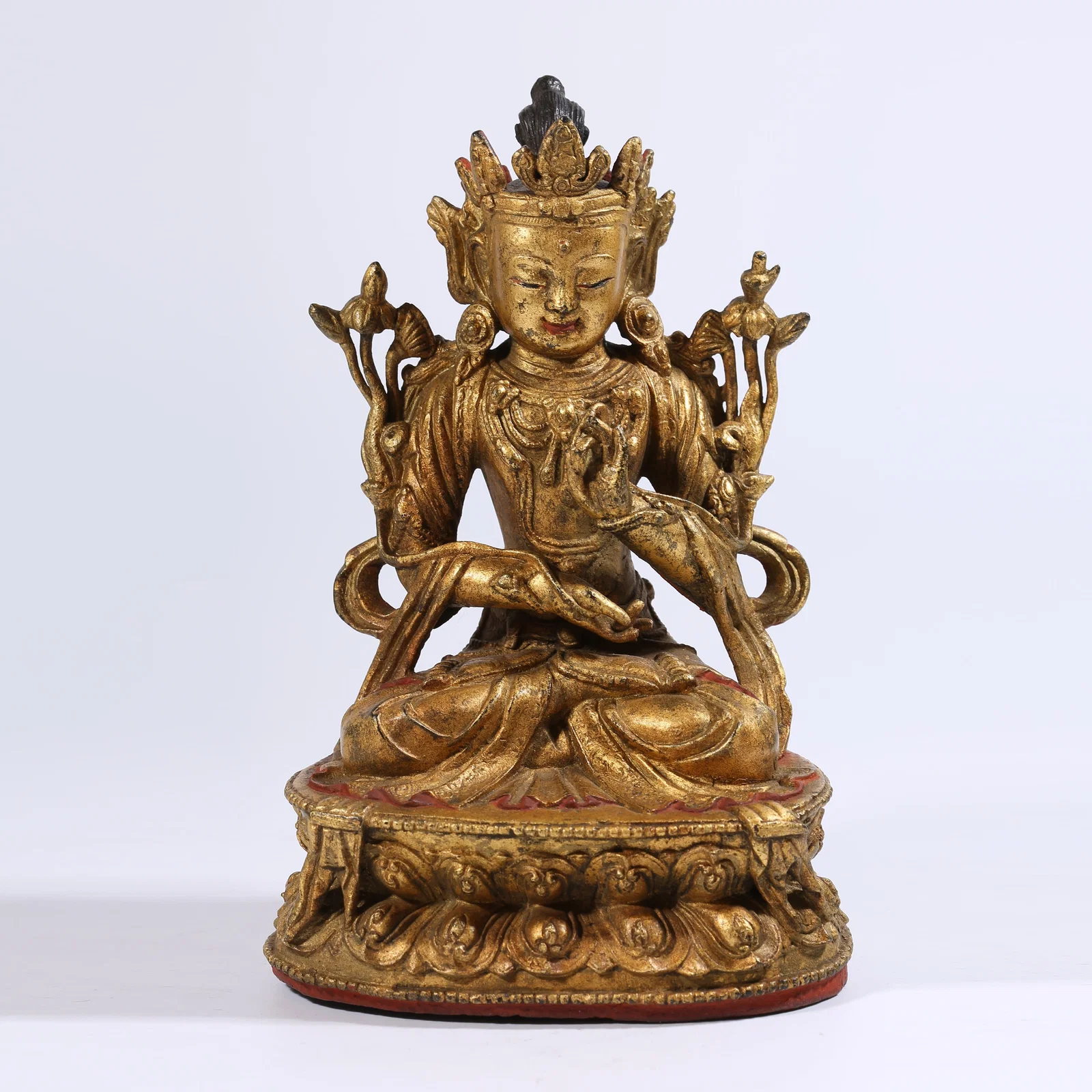 A GILT-BRONZE GUANYIN BODHISATTVA STATUE