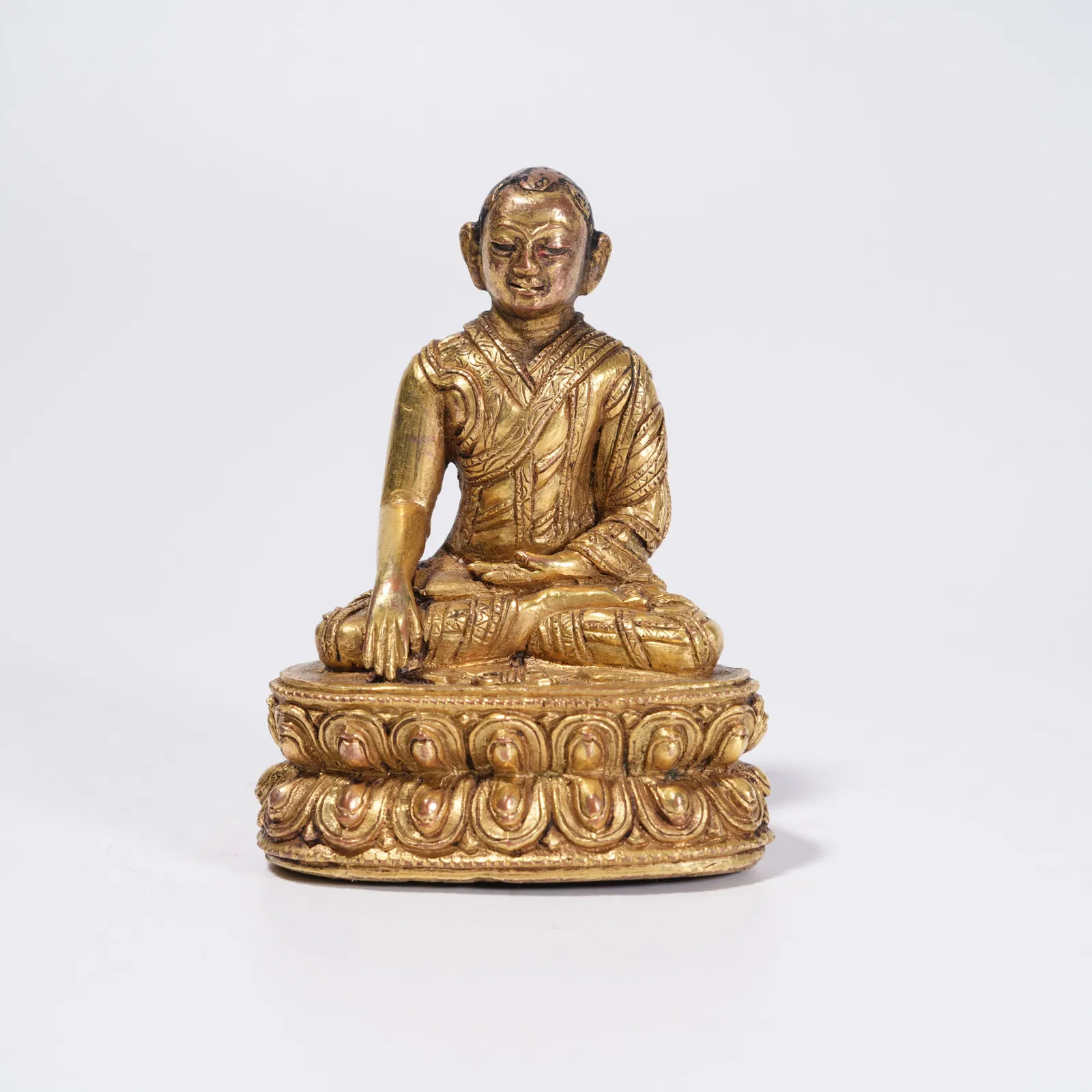 A GILT BRONZE GURU STATUE