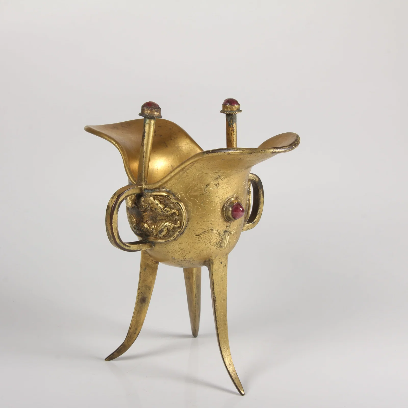 A GILT-BRONZE JUE CUP