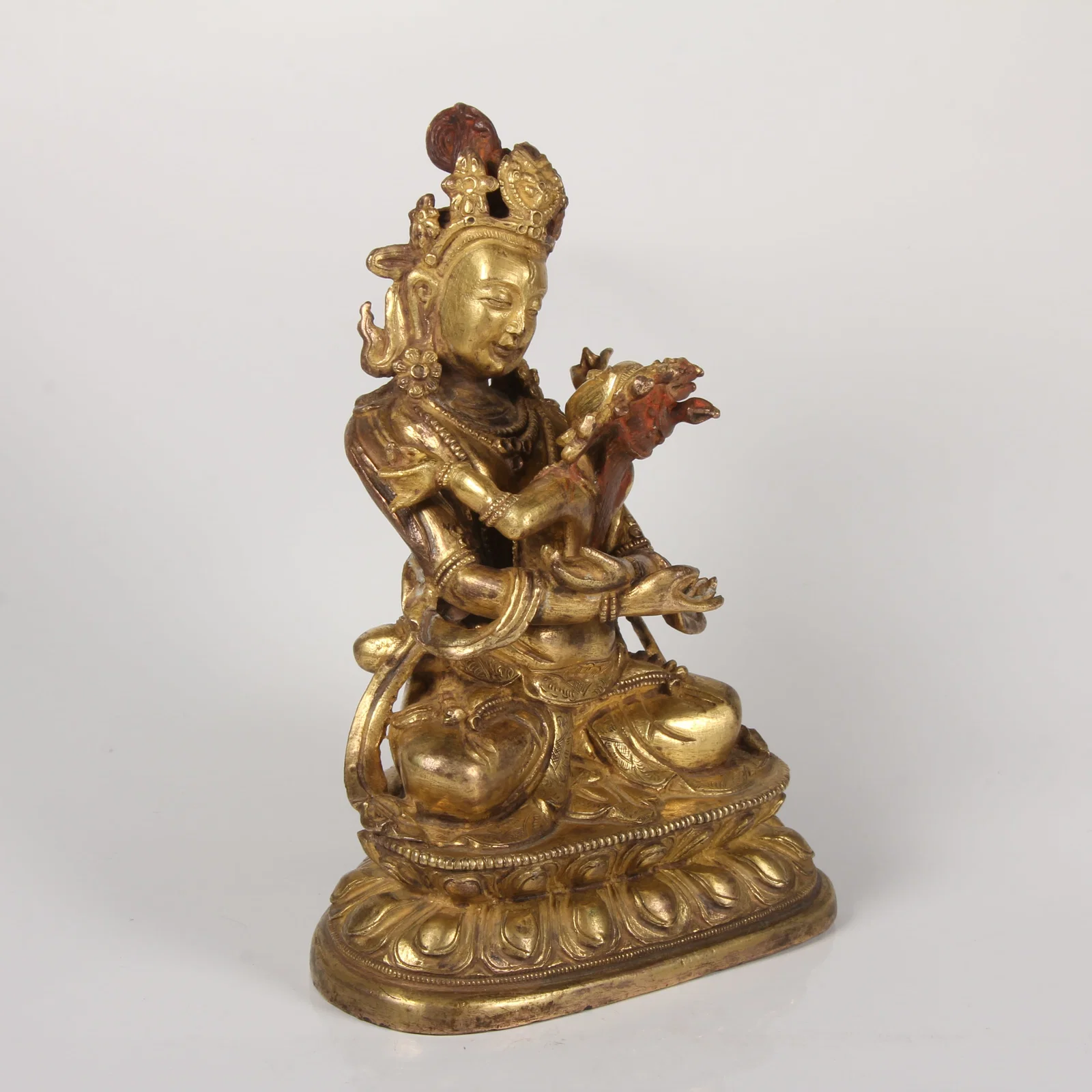A GILT-BRONZE LAUGHING BUDDHA STATUE