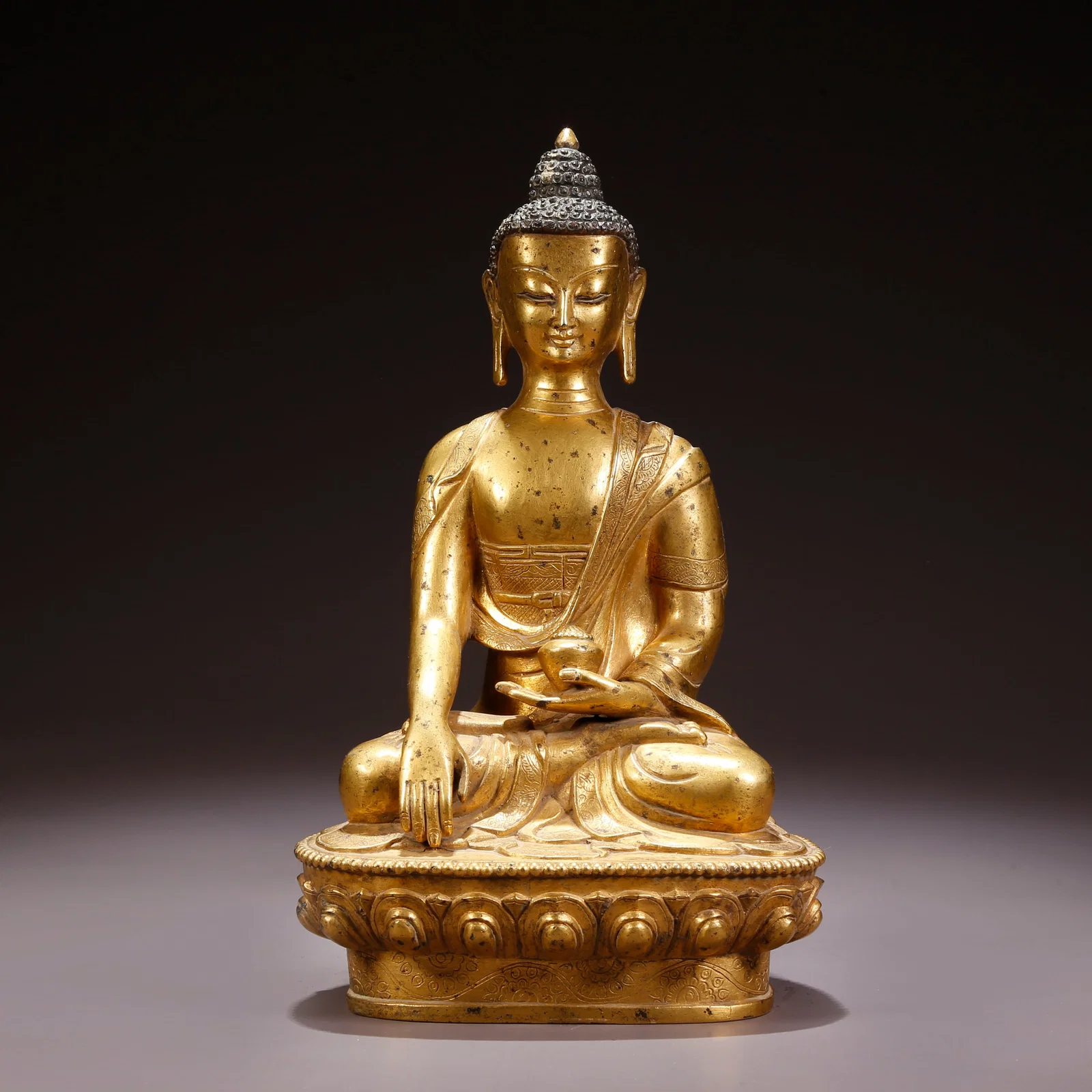 A GILT-BRONZE MEDICINE BUDDHA FIGURE