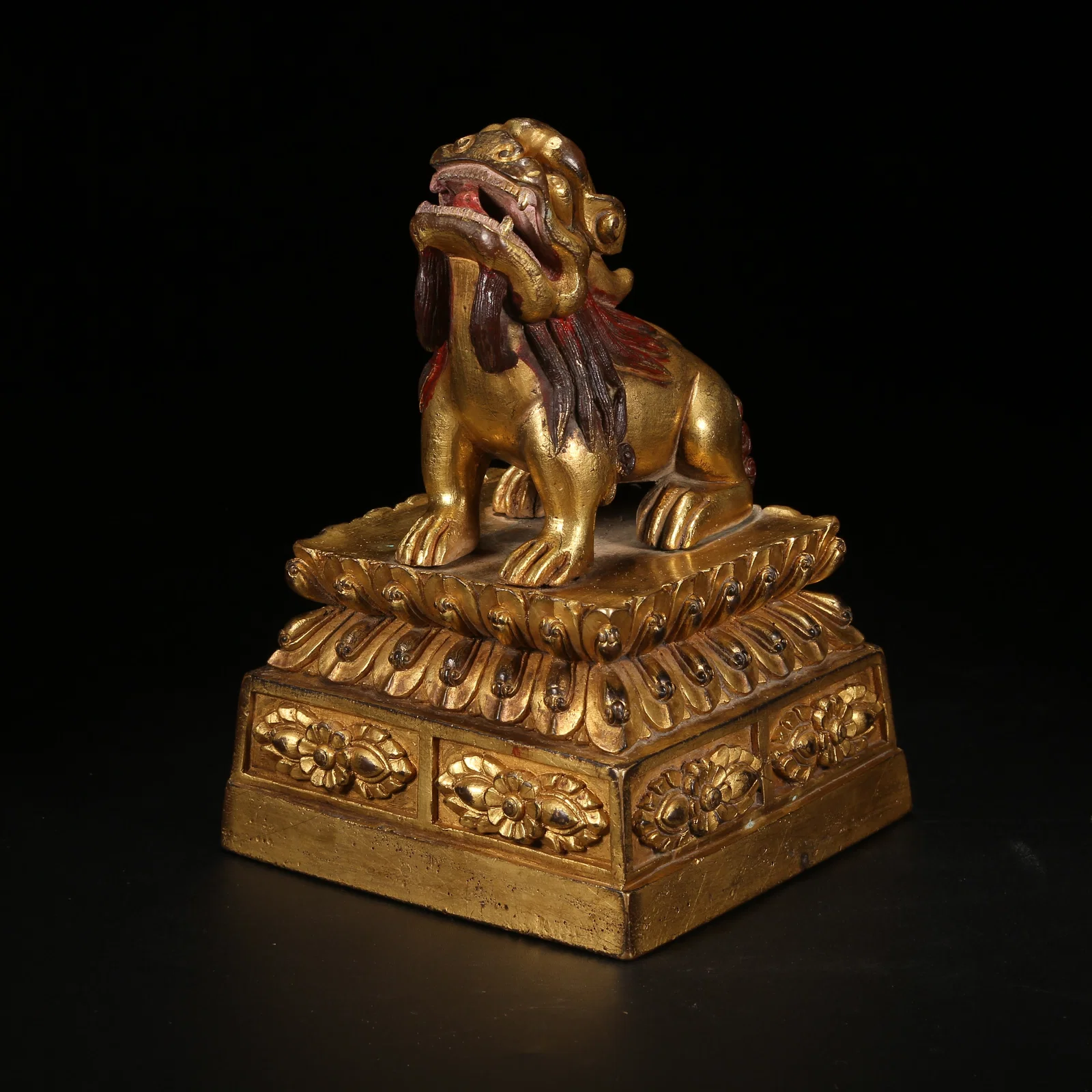 A GILT BRONZE SEAL WITH BEAST KNOB