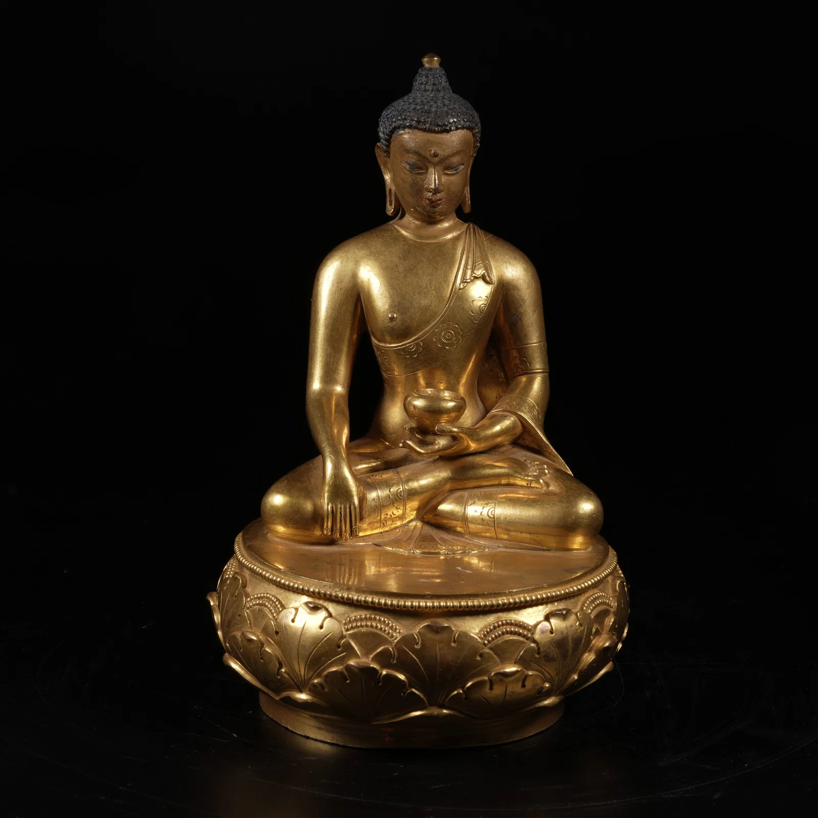 A GILT-BRONZE SHAKYAMUNI BUDDHA STATUE, MONGOLIAN STYLE