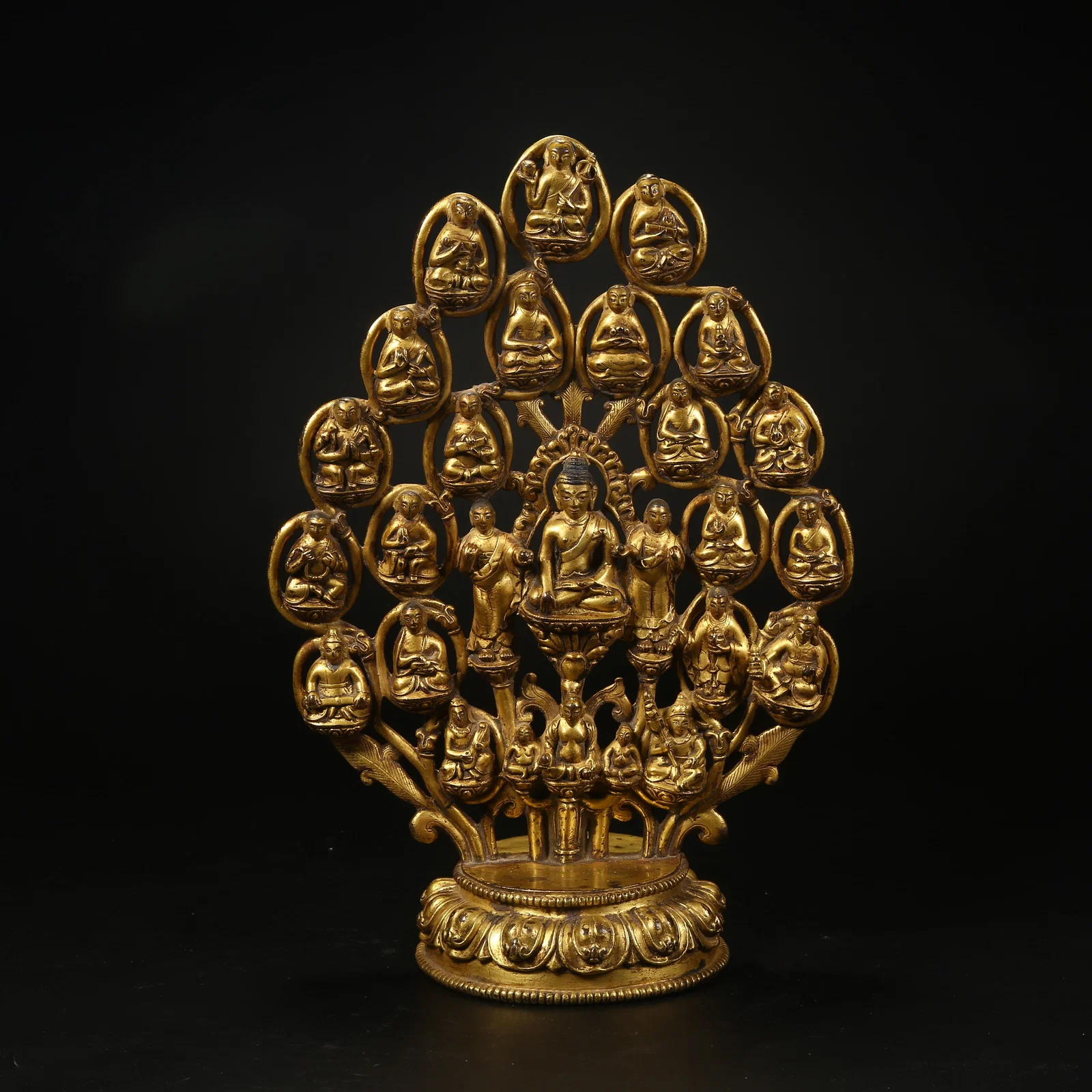 A GILT BRONZE STATUE DEPICTING SHAKYAMUNI BUDDHA PREACHING