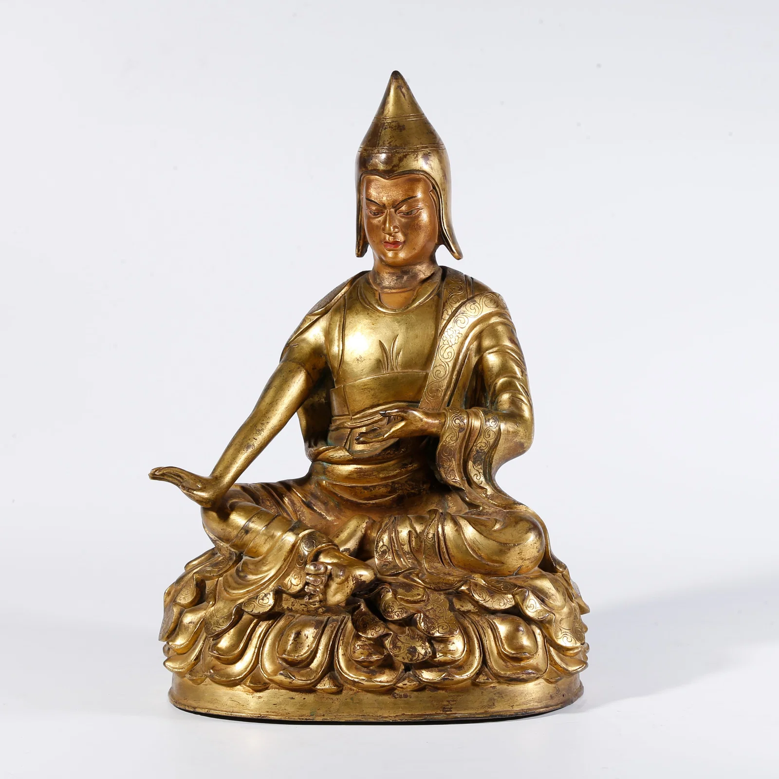 A GILT BRONZE STATUE OF A LAMA