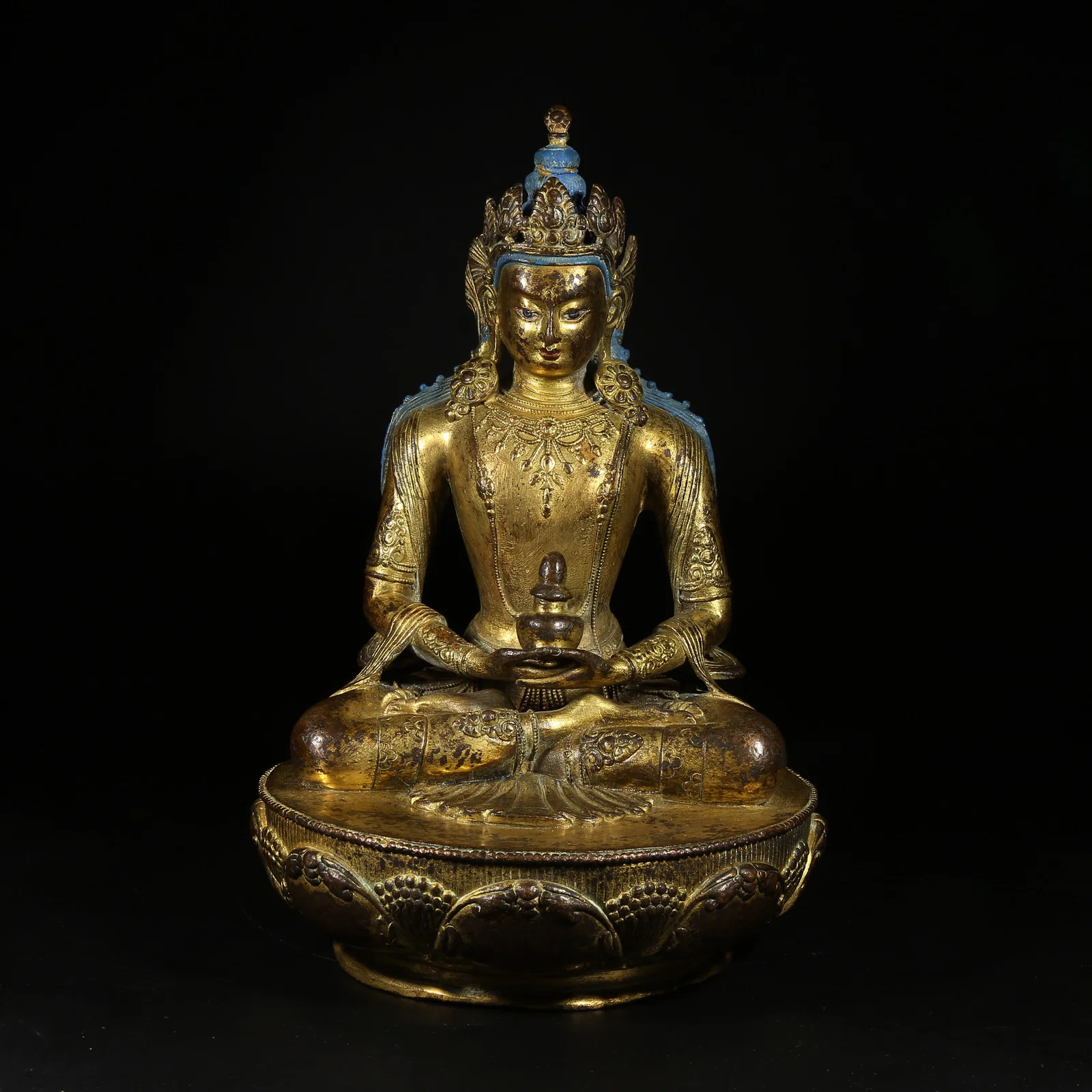 A GILT-BRONZE STATUE OF AMITAYUS BUDDHA