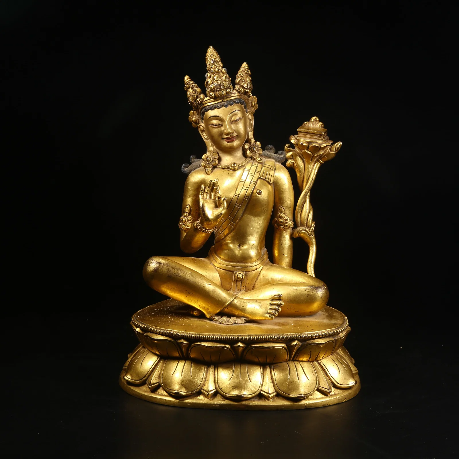 A GILT BRONZE STATUE OF FREE AND EASY AVALOKITESHVARA