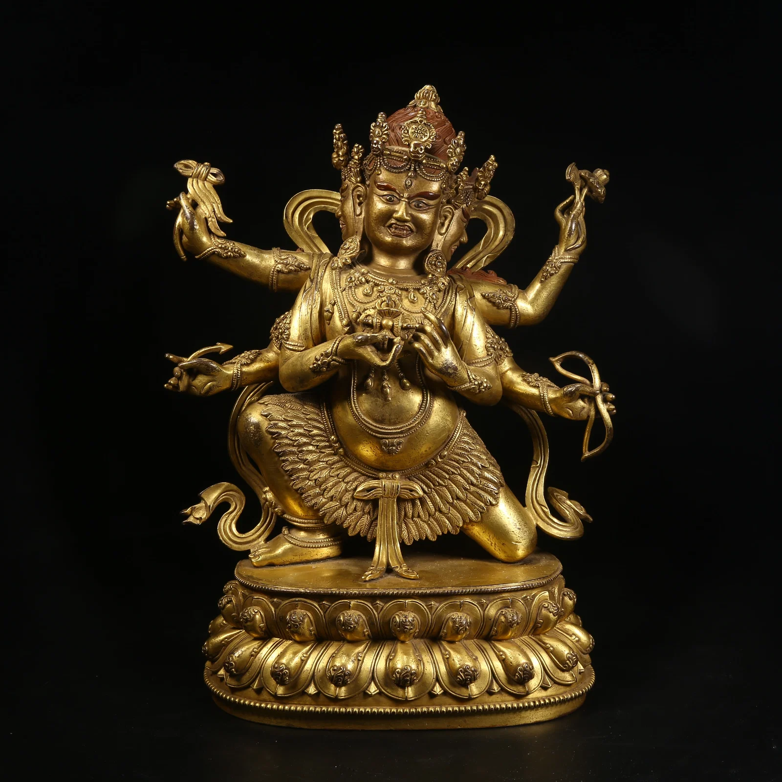 A GILT BRONZE STATUE OF LEAF-CLAD BUDDHA MOTHER