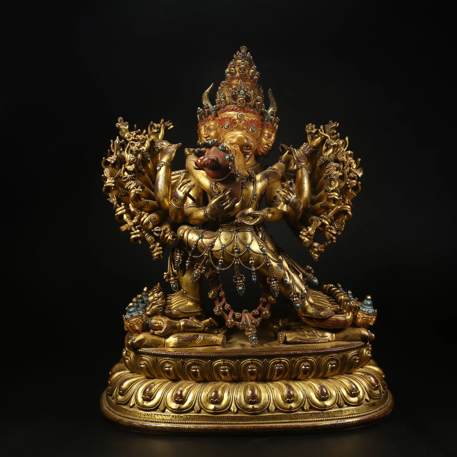 A GILT BRONZE STATUE OF MAHAVIDYA VAJRA