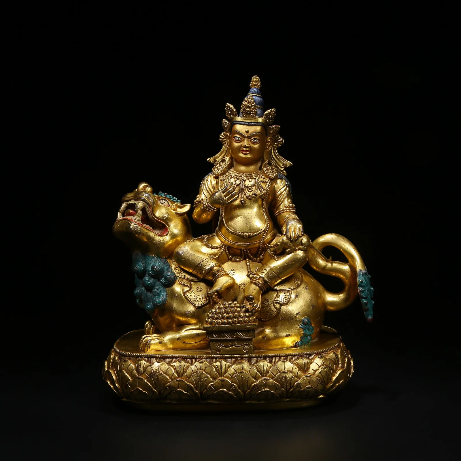 A GILT BRONZE STATUE OF VAISRAVANA (GUARDIAN KING OF WEALTH)