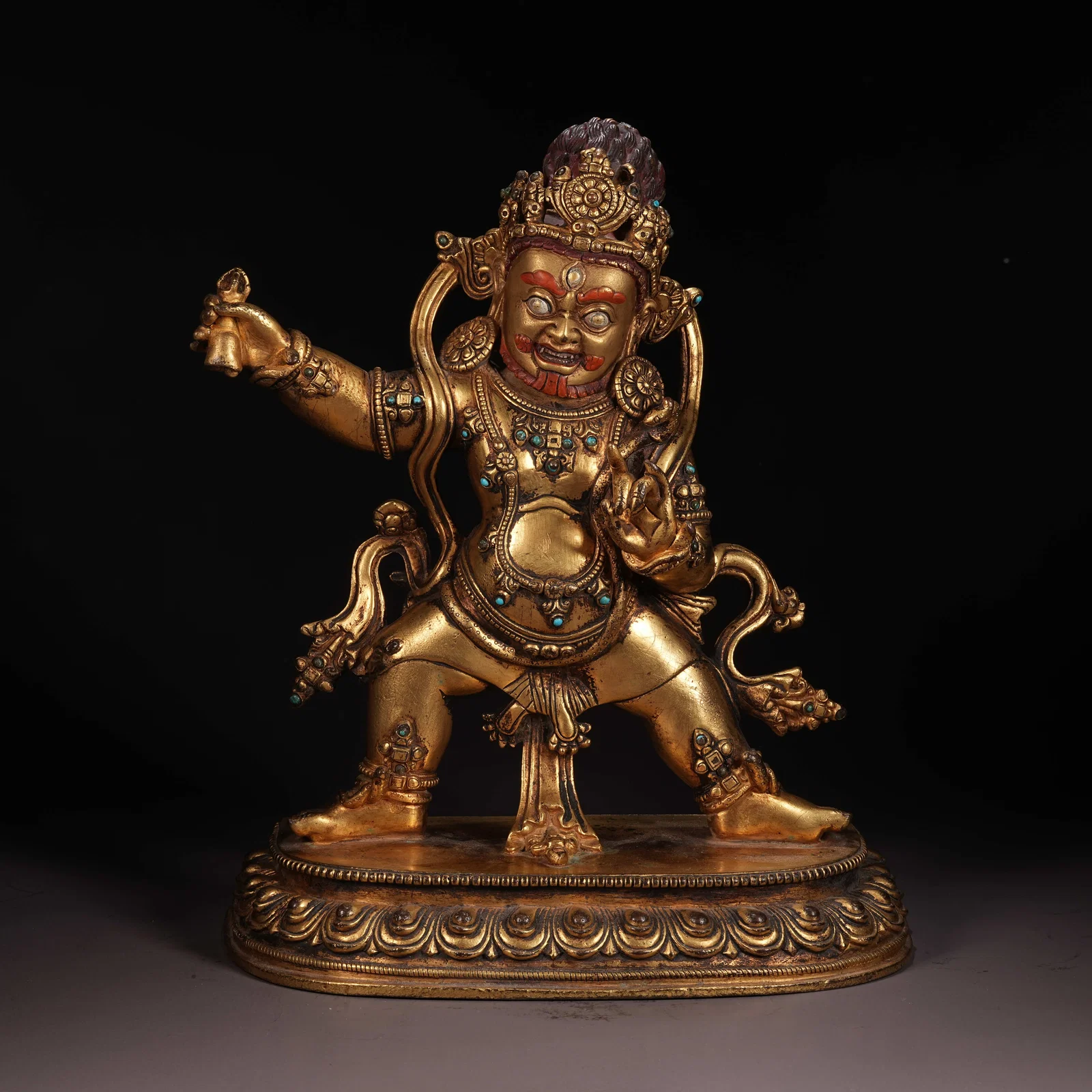 A GILT BRONZE STATUE OF VAJRA-HANDS DEITY