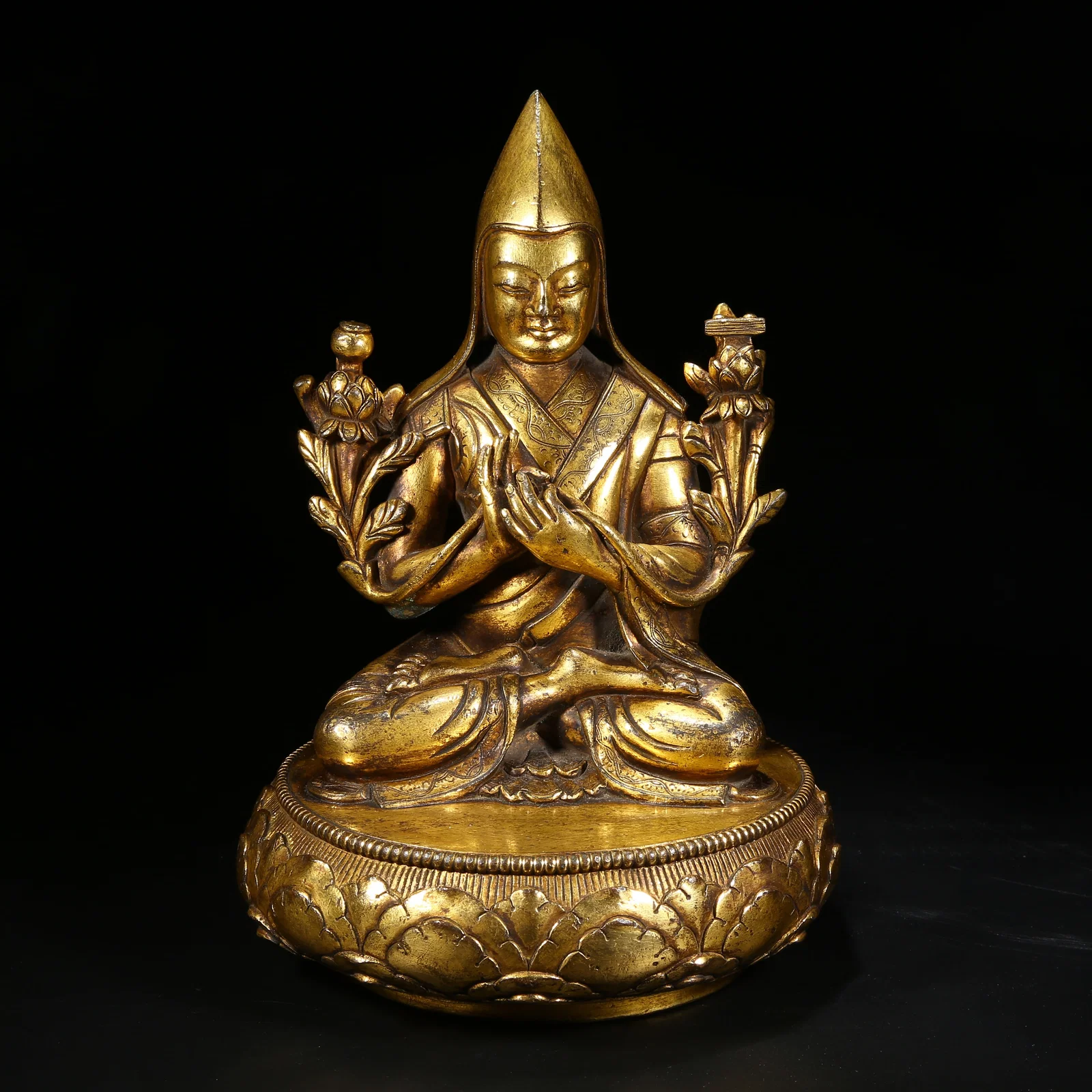 A GILT BRONZE TSONGKHAPA STATUE IN ZANABAZAR STYLE