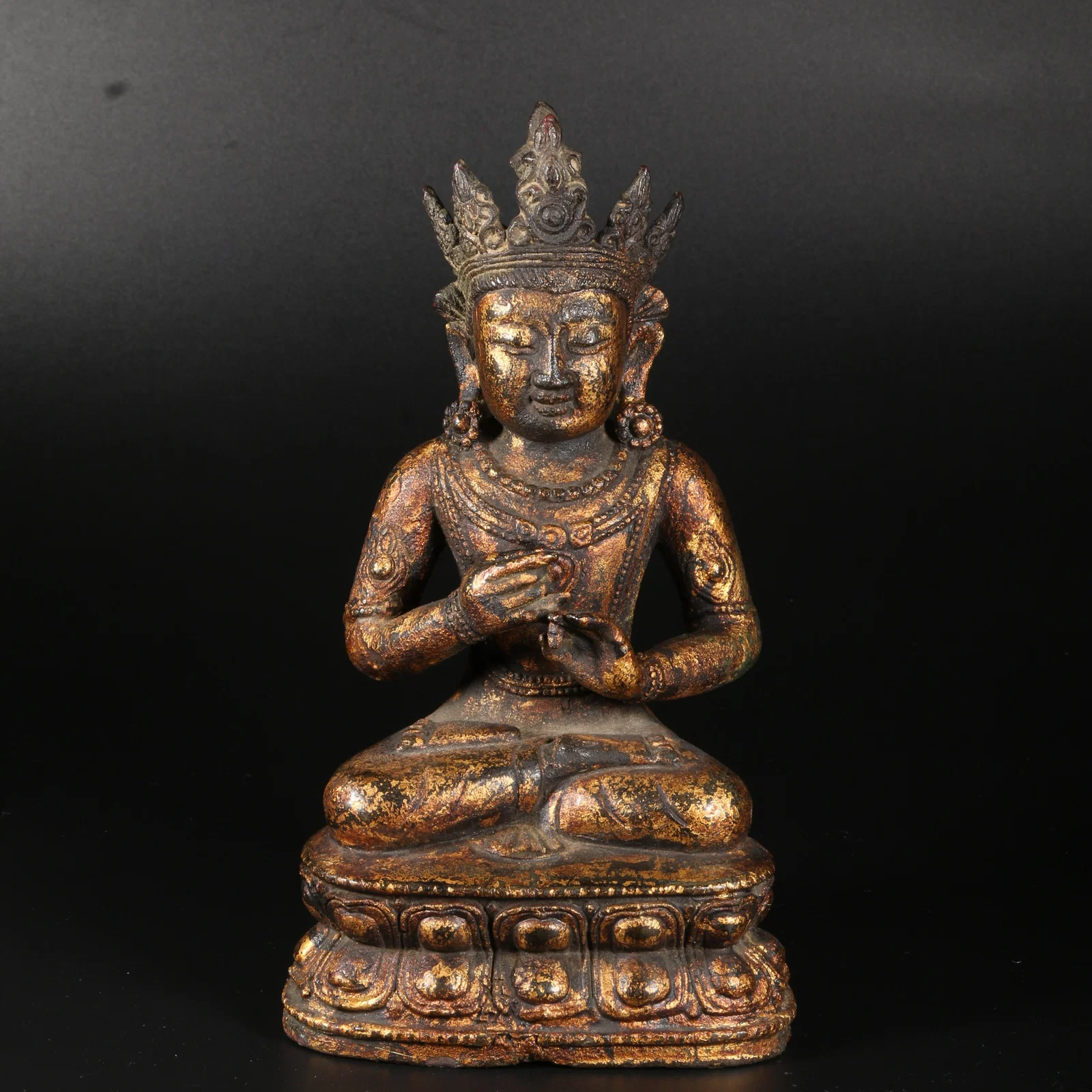 A GILT-LACQUERED BRONZE BUDDHA STATUE