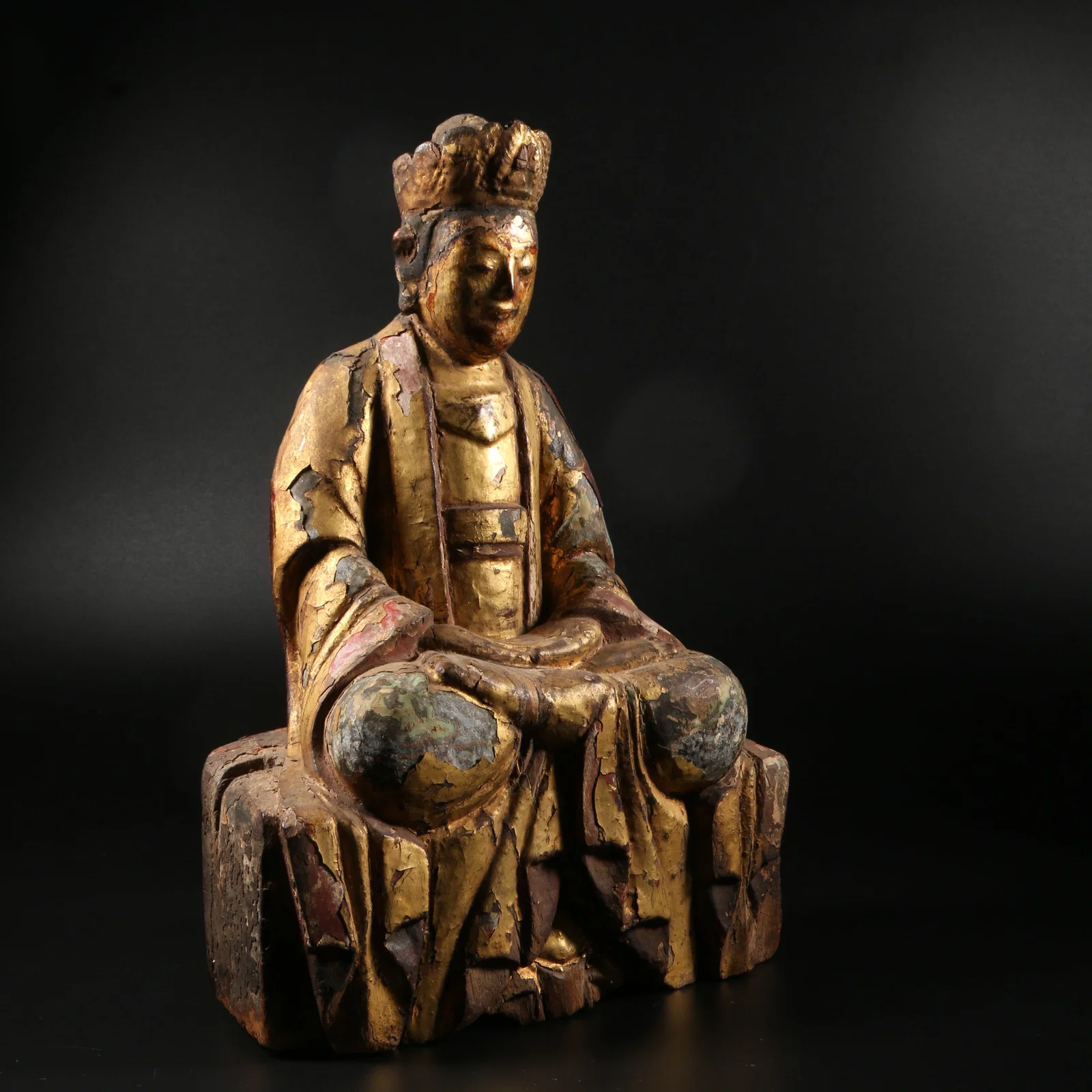 A GILT-LACQUERED WOOD BUDDHA STATUE