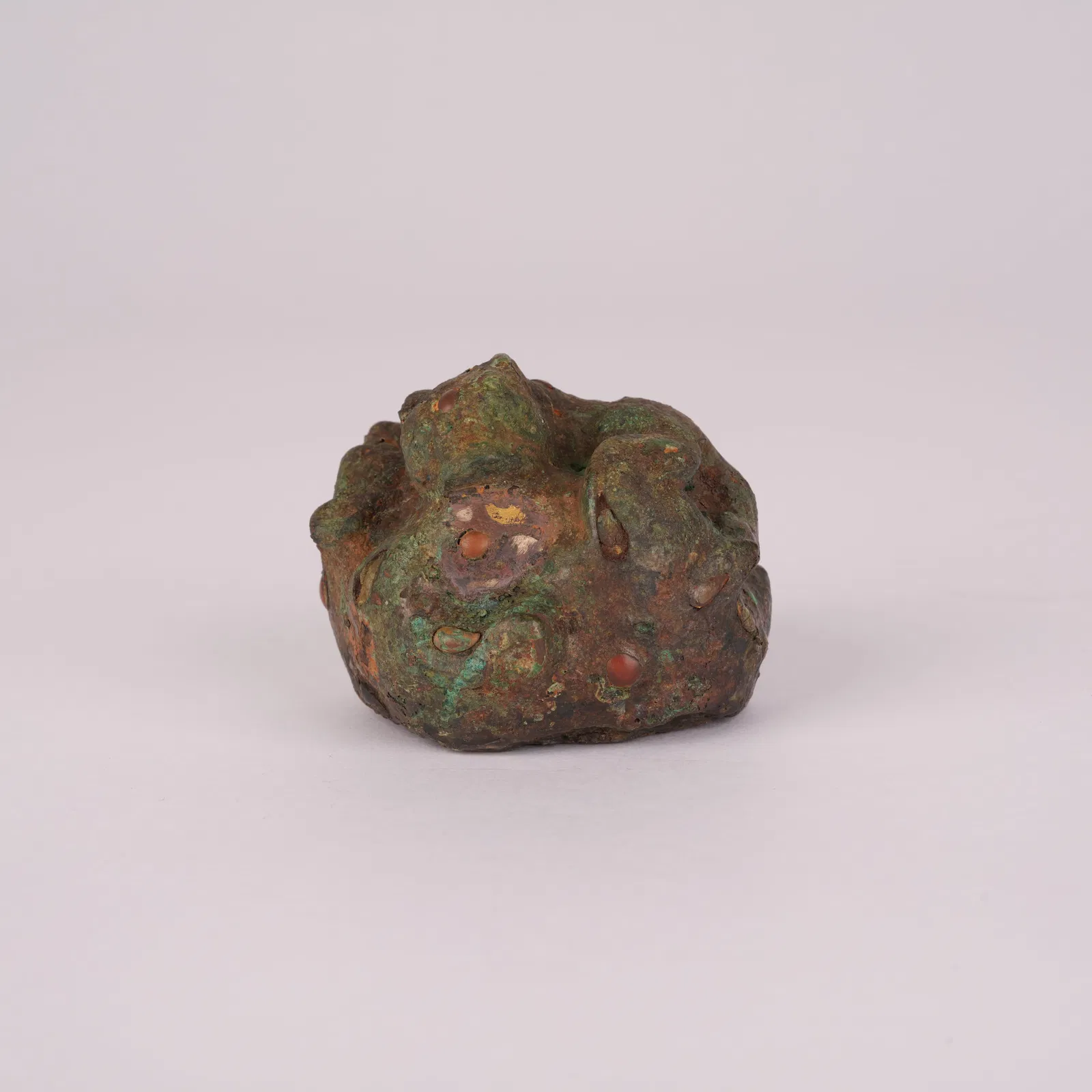 A GILT-SILVER BRONZE DESK WEIGHT, WARRING STATES PERIOD