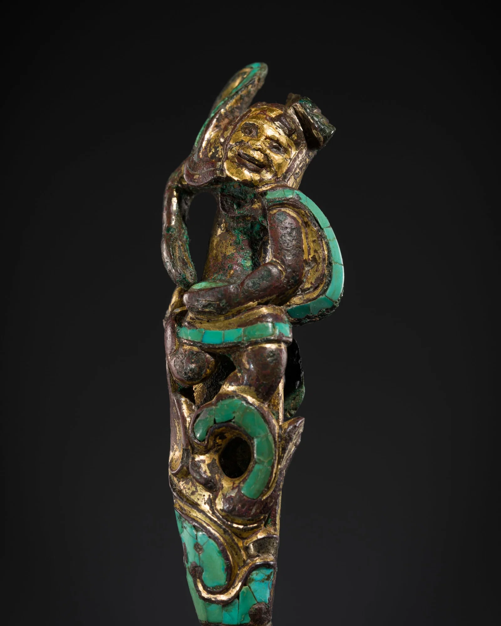 A GOLD- AND TURQUOISE-INLAID BRONZE 'SLEEVE DANCER' BELT HOOK, HAN-WESTERN JIN DYNASTY