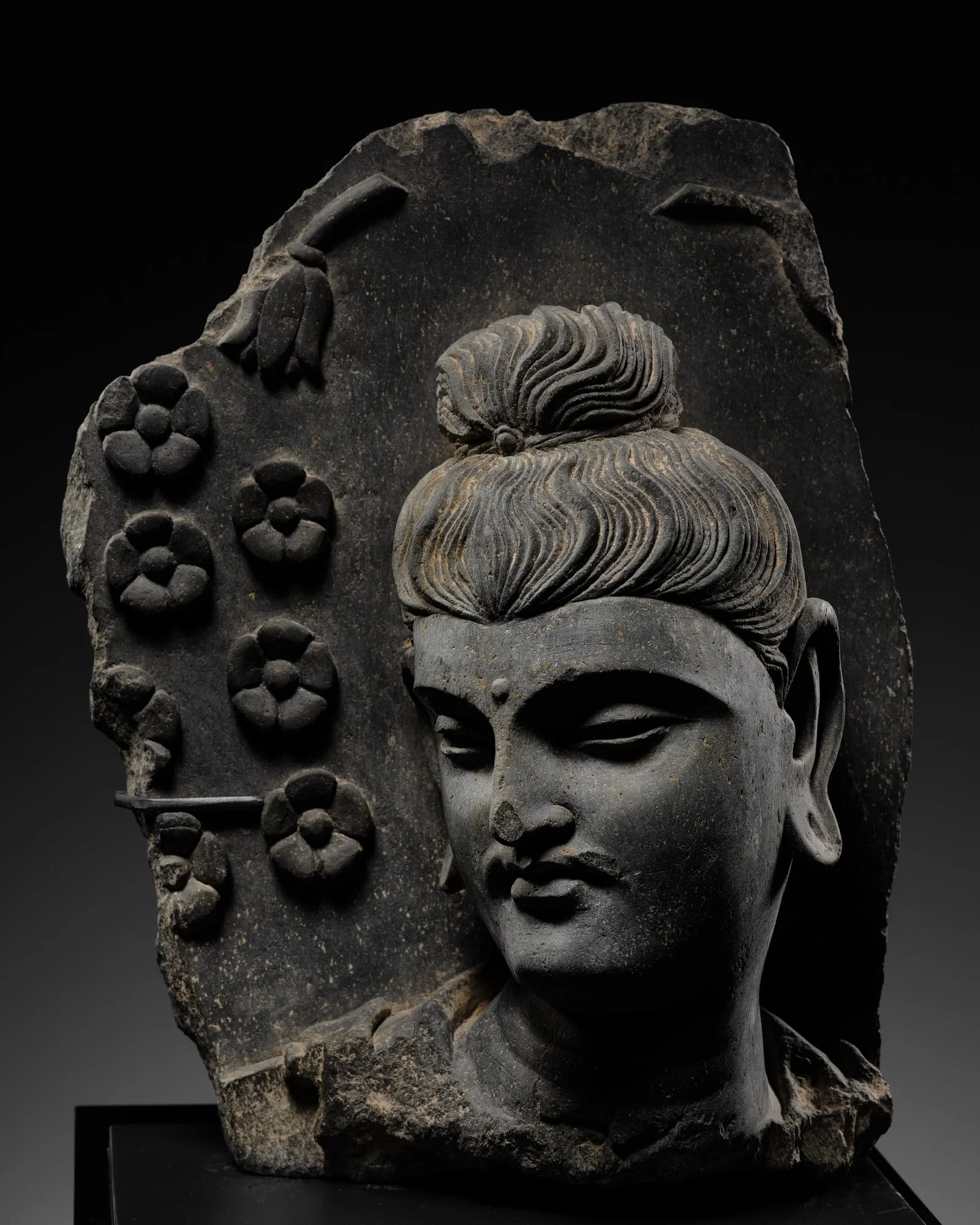 A GRAY SCHIST HEAD OF BUDDHA DIPANKARA, ANCIENT REGION OF GANDHARA, 3RD-4TH CENTURY