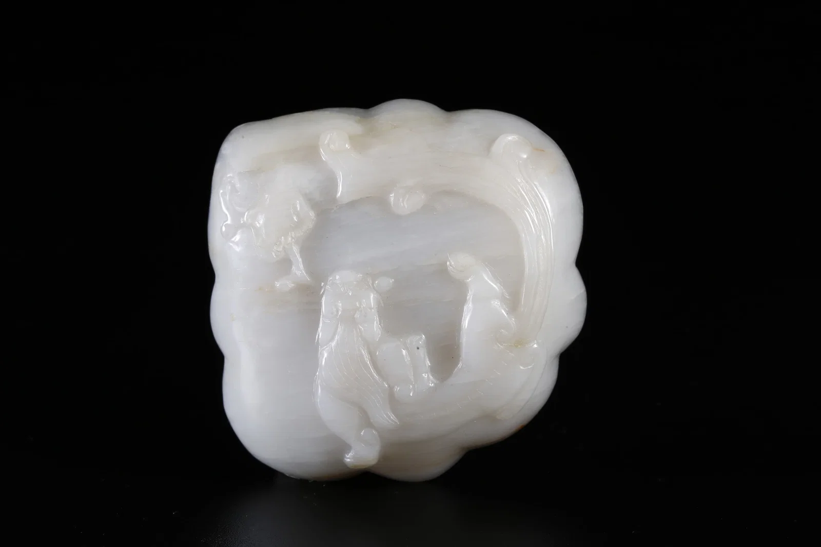 A HETIAN JADE ANIMAL ORNAMENT