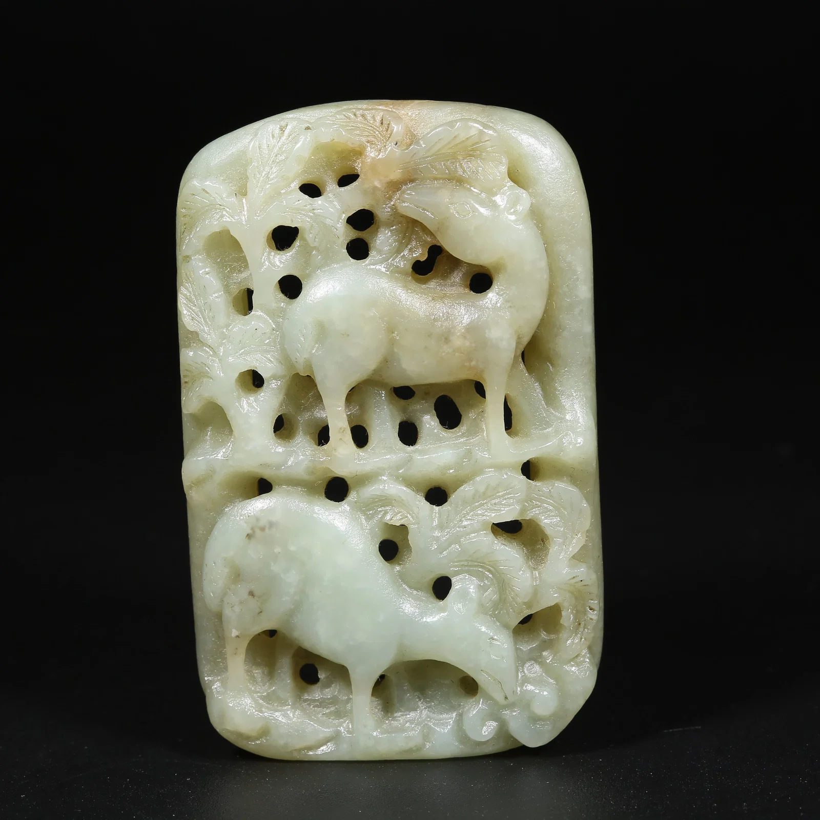 A HETIAN JADE BELT ORNAMENT WITH TWIN DEER MOTIF