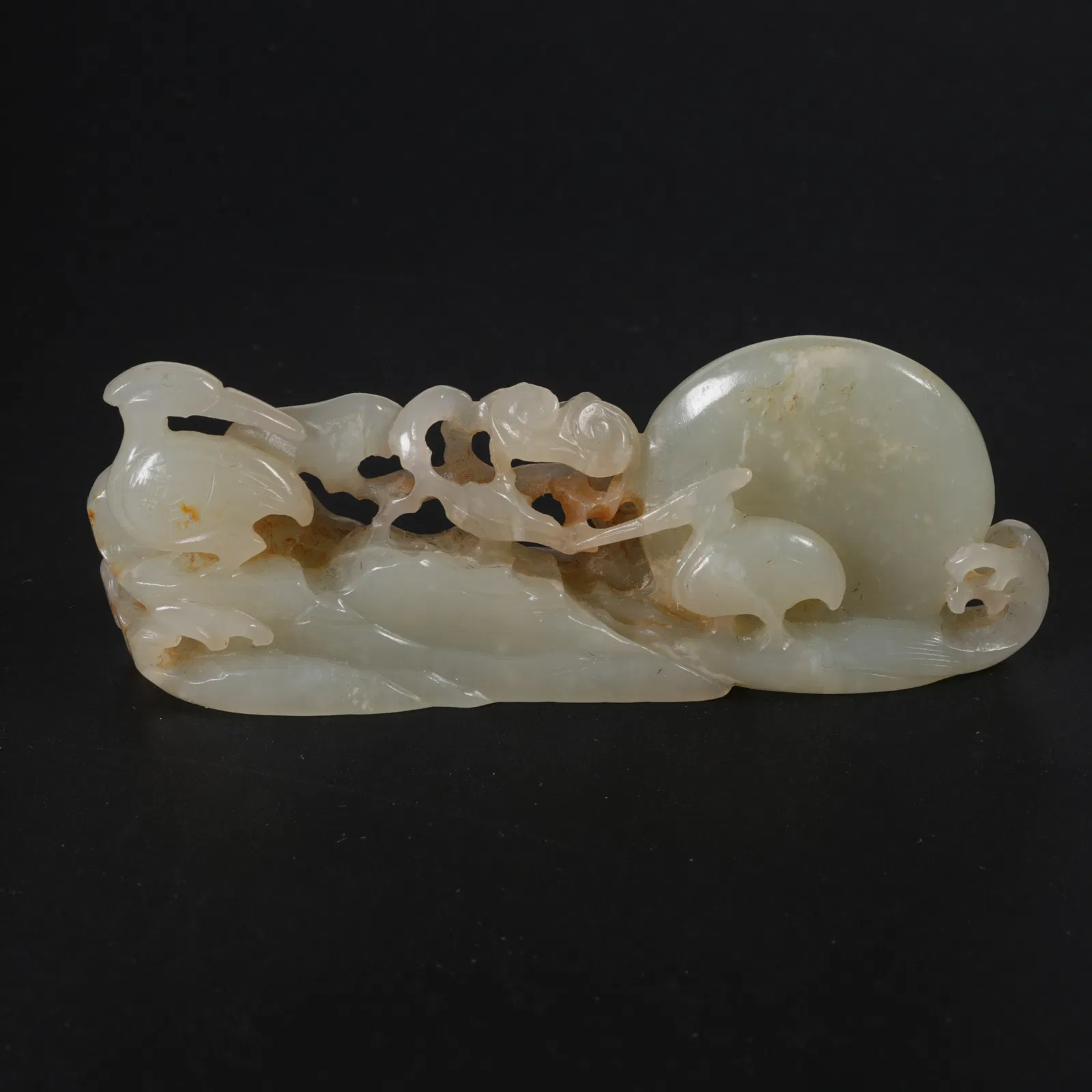 A HETIAN JADE BIRD MOTIF FIGURINE