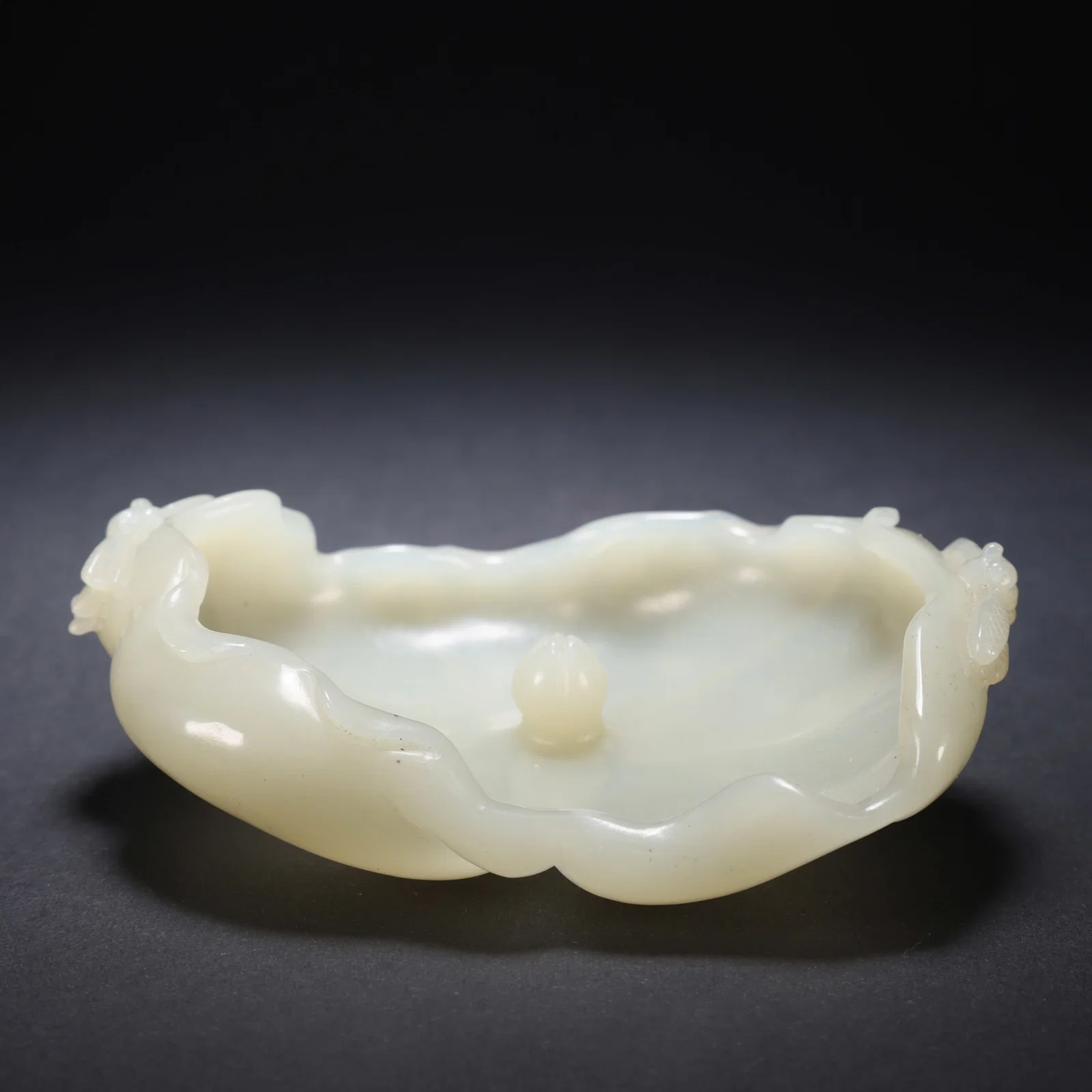 A HETIAN JADE BRUSH WASHER WITH DRAGONFLY AND LOTUS LEAF