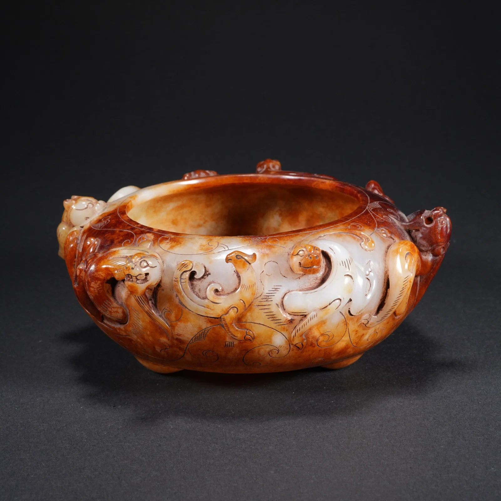 A HETIAN JADE CARVED CHI-DRAGON JAR