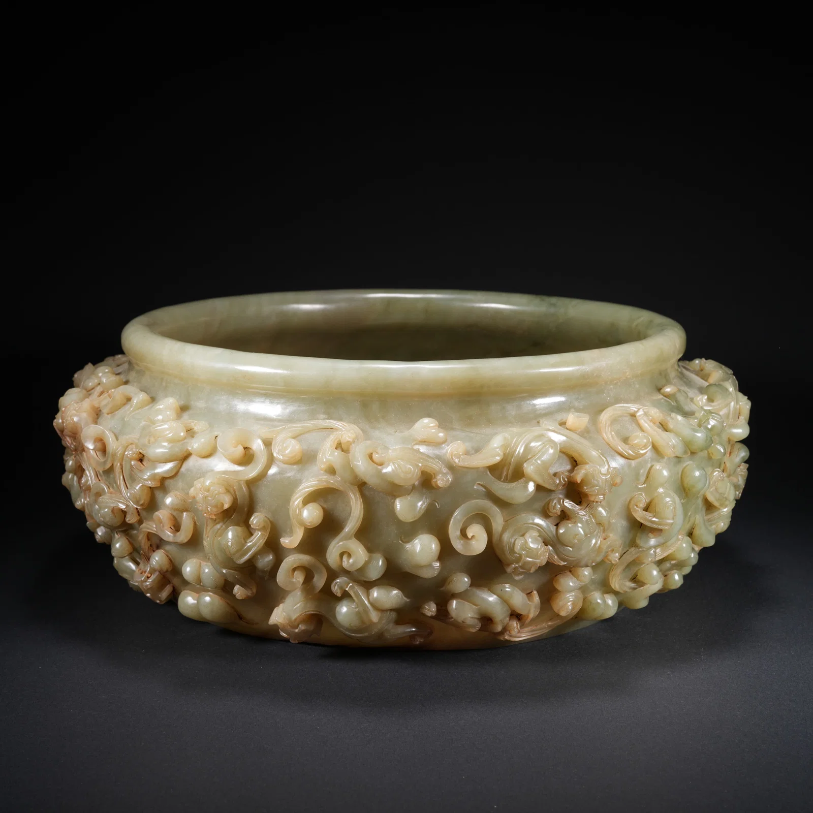 A HETIAN JADE CARVED JAR WITH DRAGON MOTIF