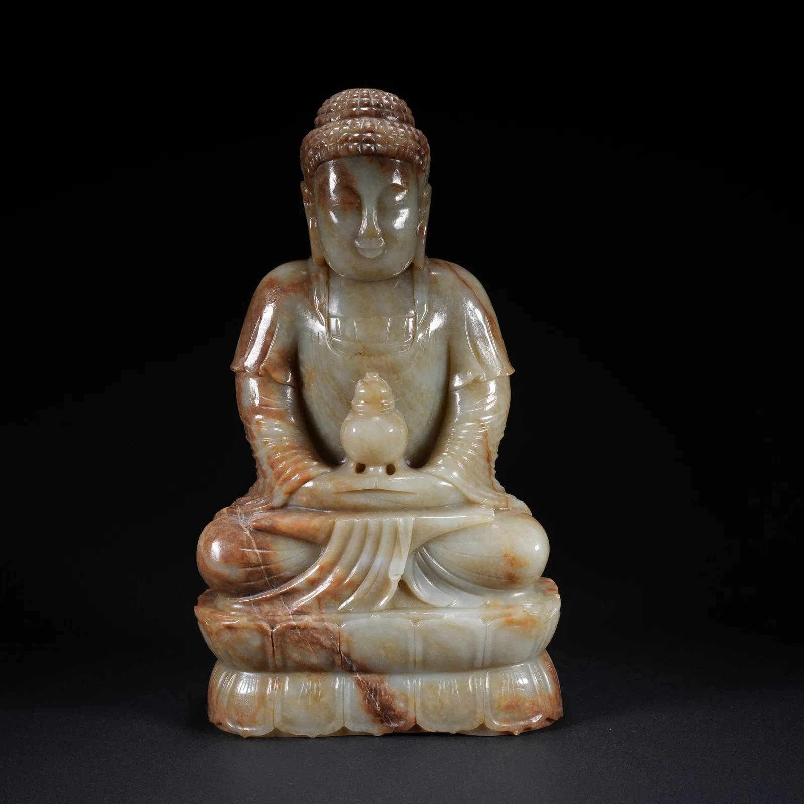 A HETIAN JADE CARVED SEATED BUDDHA FIGURE