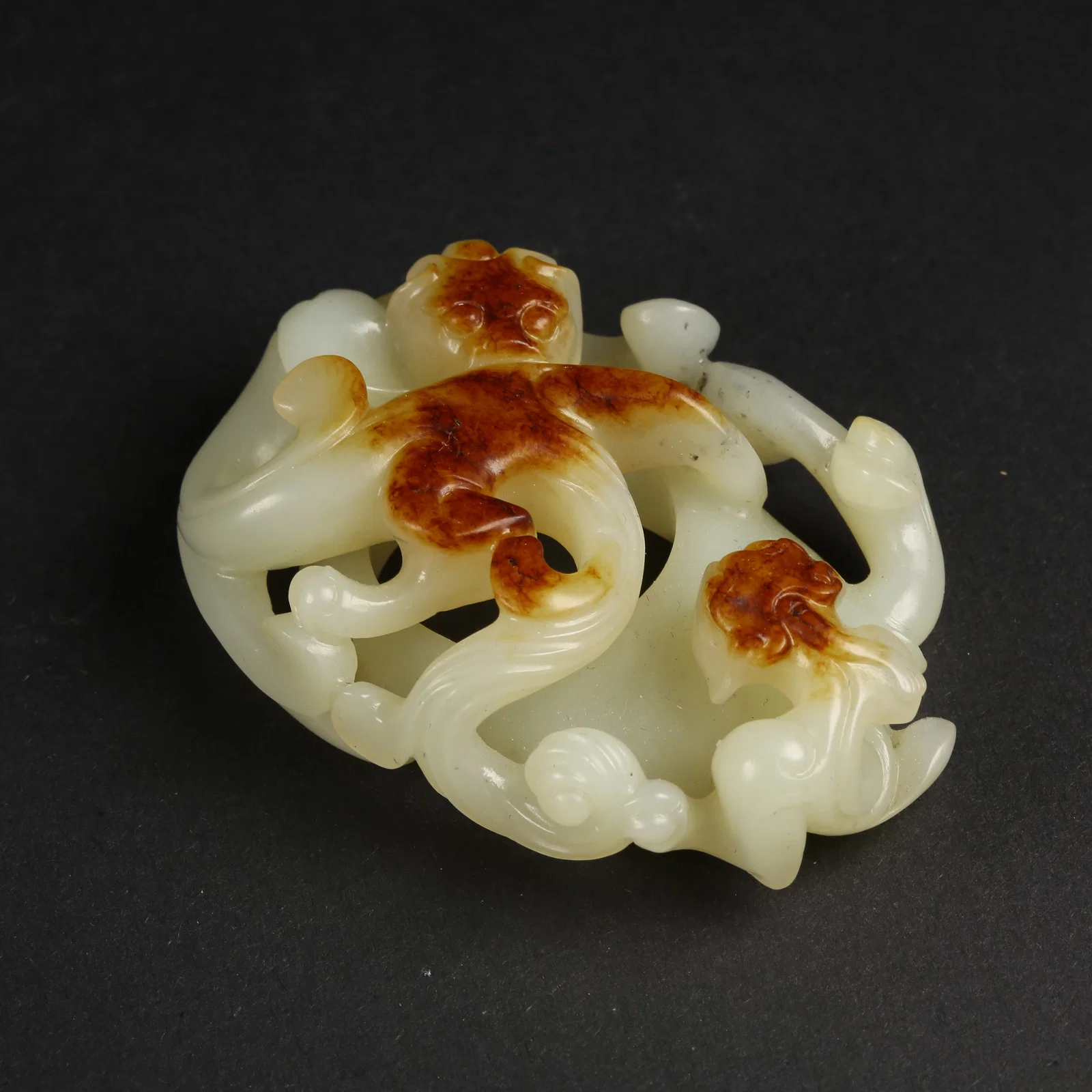 A HETIAN JADE CHICKEN-HEART PENDANT WITH CHI-DRAGON MOTIF