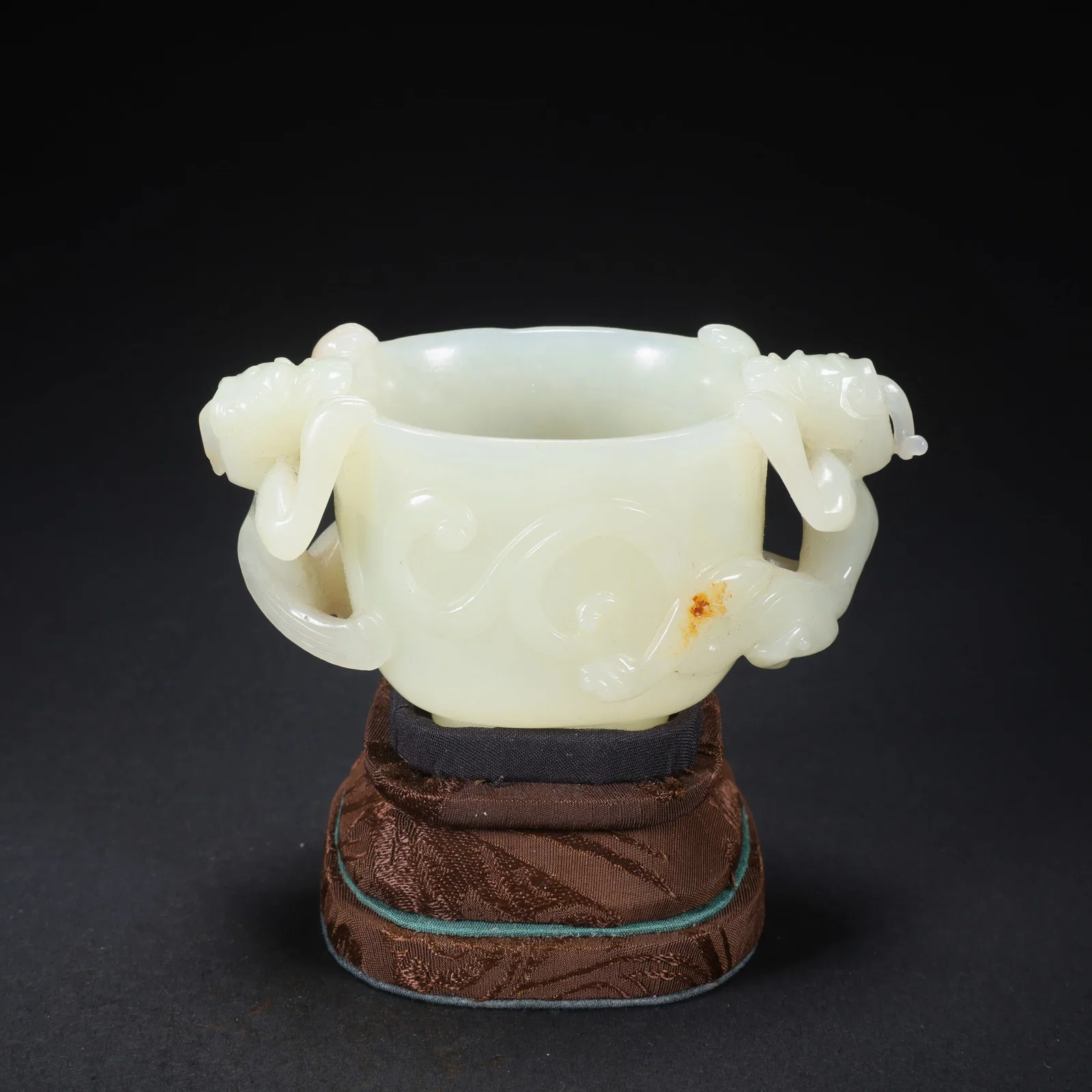 A HETIAN JADE DOUBLE-COMPARTMENT BRUSH WASHER