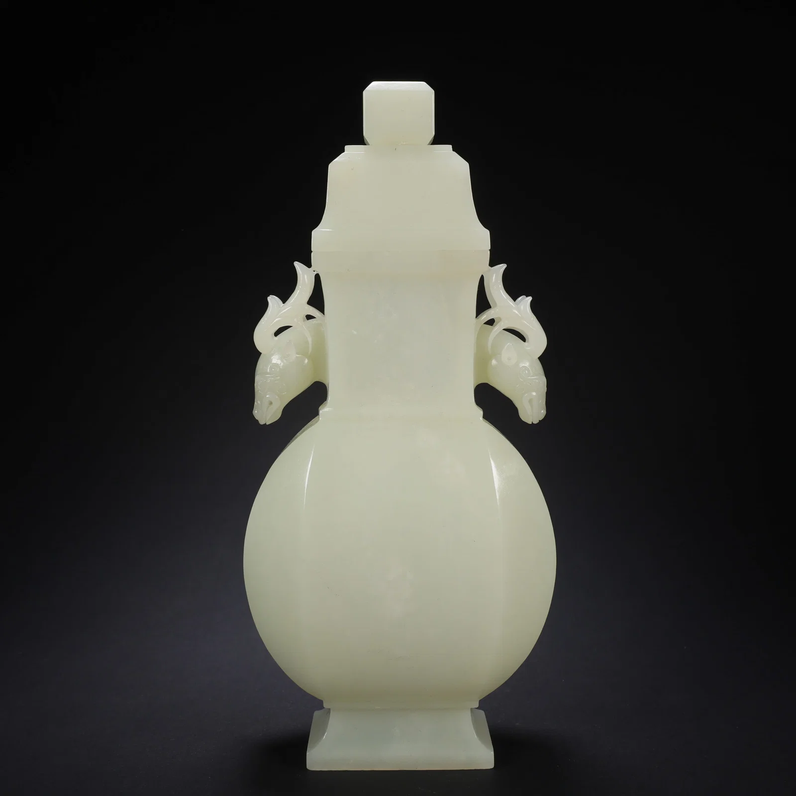 A HETIAN JADE DOUBLE-DEER-HANDLED COVERED VASE
