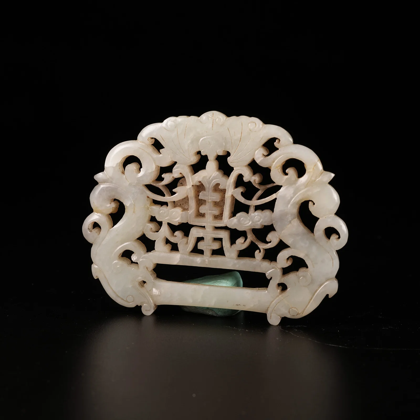 A HETIAN JADE DOUBLE-DRAGON LONGEVITY PATTERN LOCK