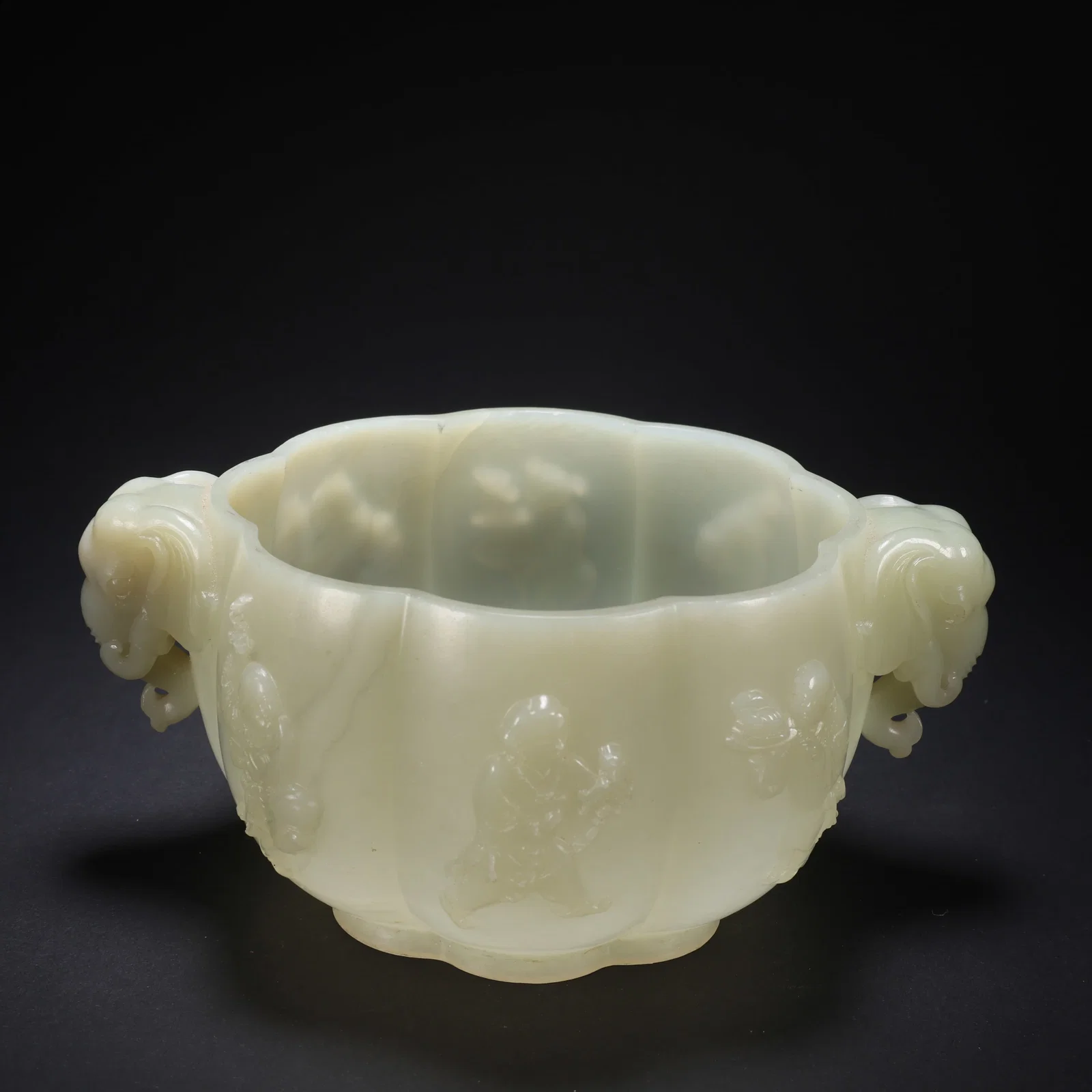 A HETIAN JADE DOUBLE-ELEPHANT-HANDLED LACE-EDGED BRUSH WASHER