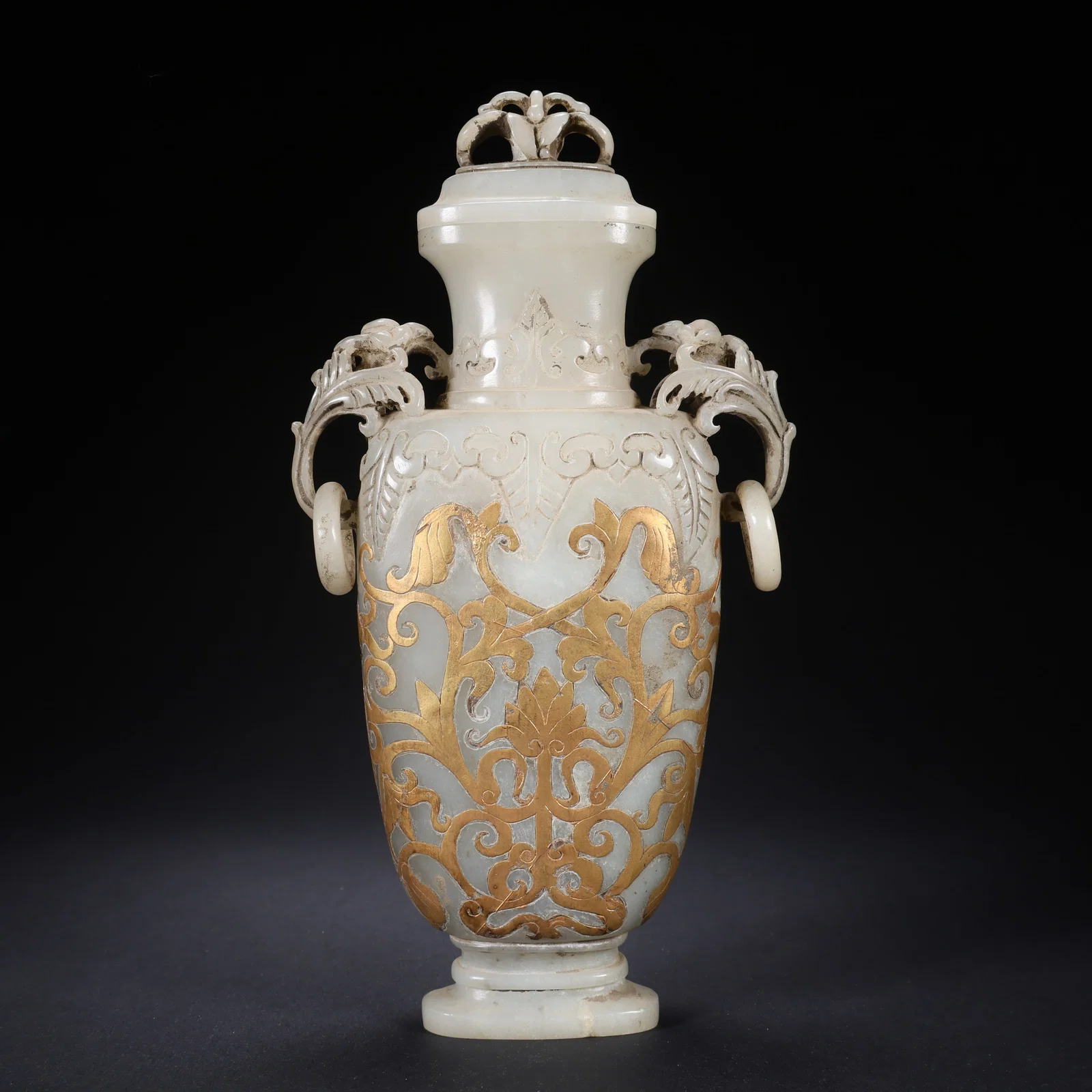A HETIAN JADE DOUBLE-HANDLED VASE WITH MOVABLE RING, INLAID WITH GOLD