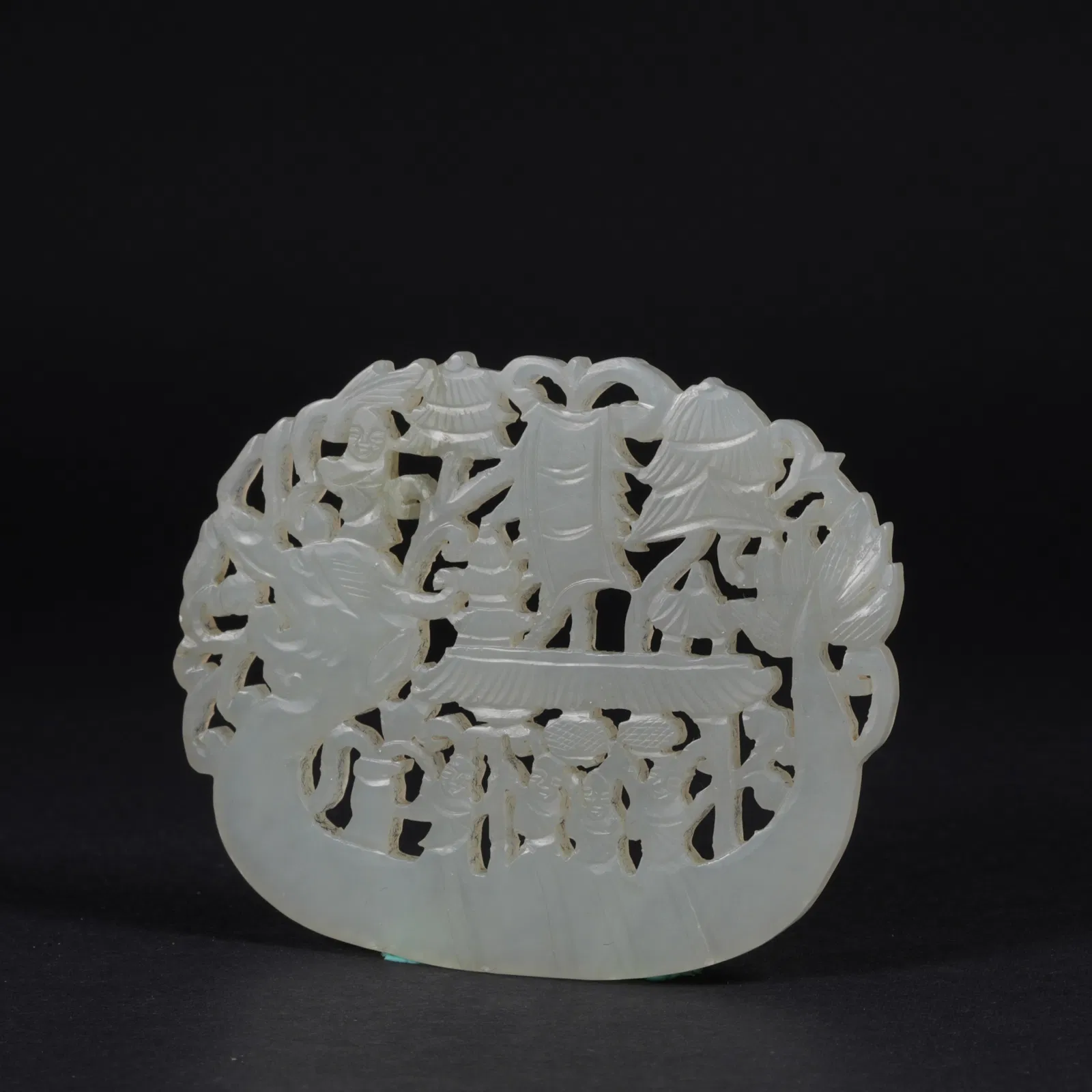 A HETIAN JADE DRAGON BOAT PENDANT