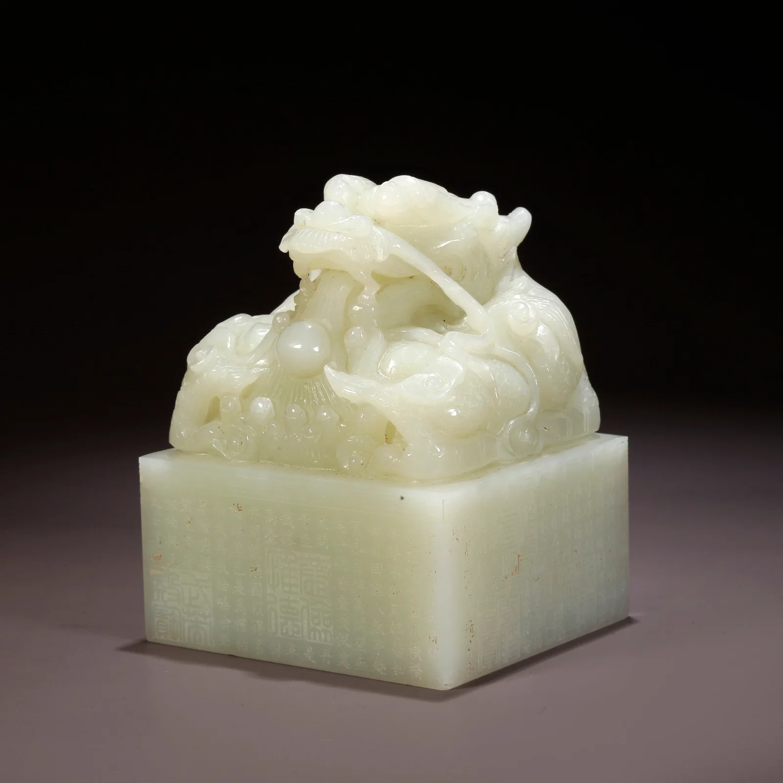 A HETIAN JADE DRAGON-HANDLE SEAL