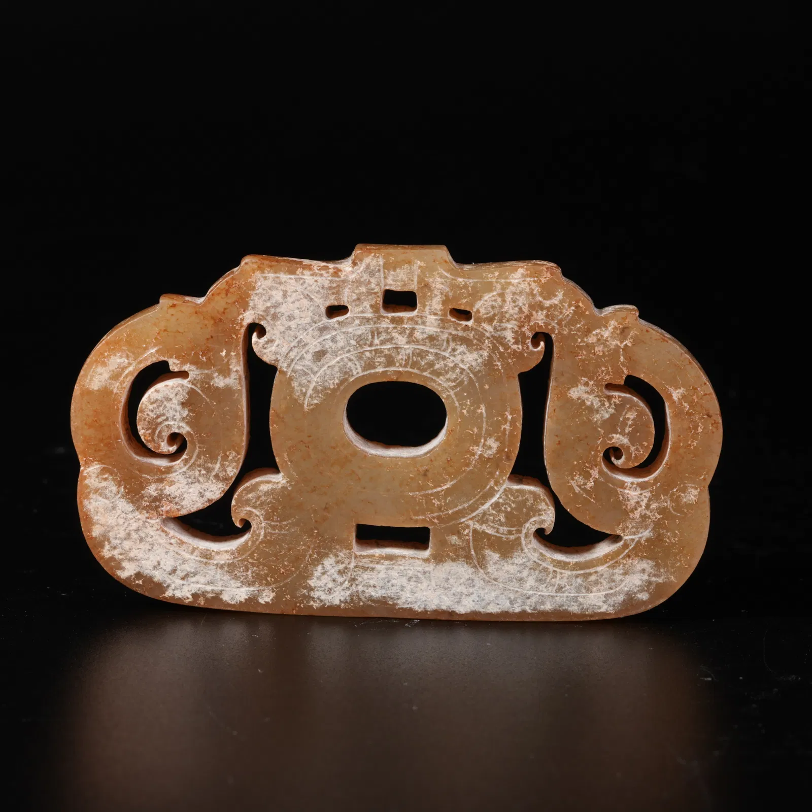 A HETIAN JADE DRAGON PATTERN PENDANT