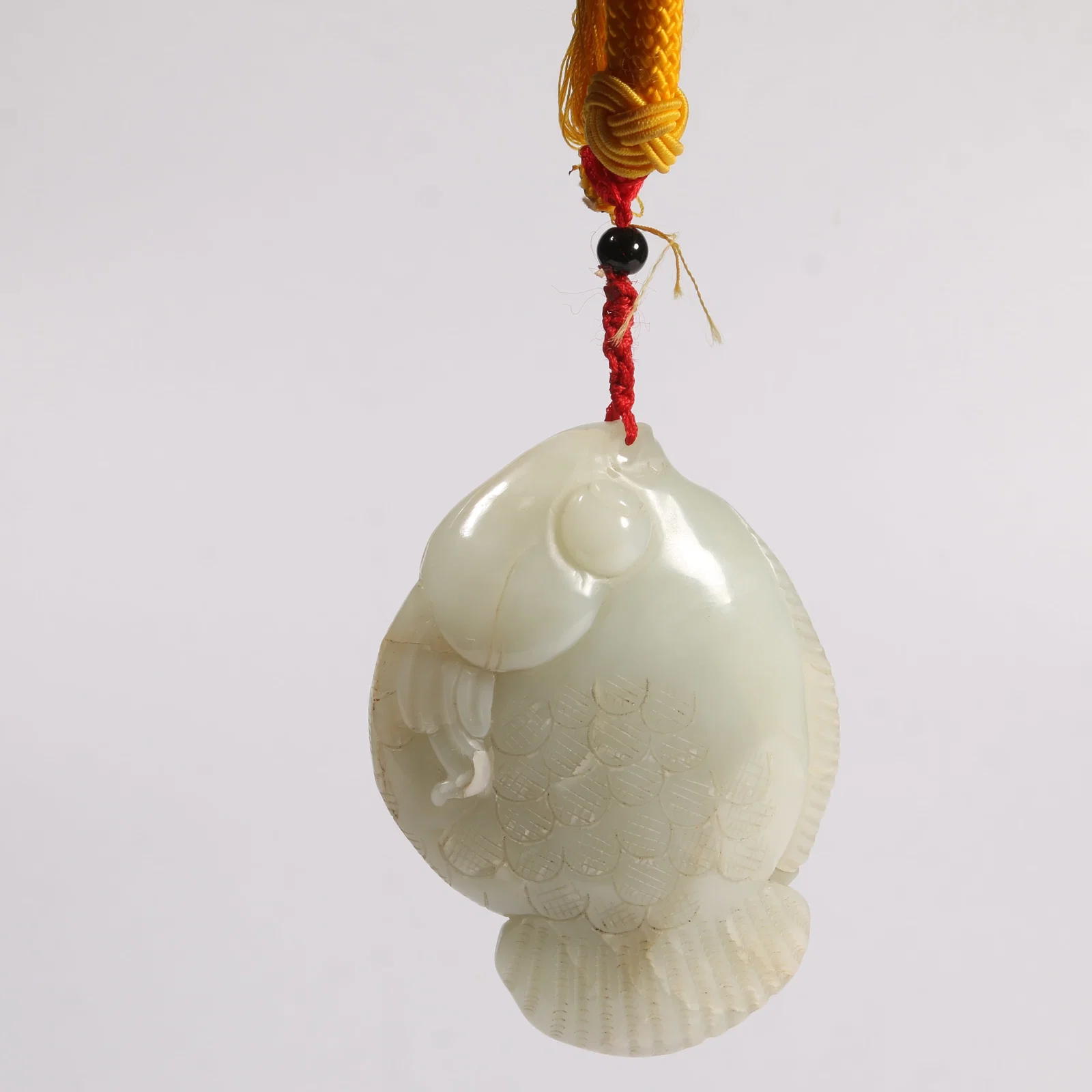 A HETIAN JADE FISH-SHAPED PENDANT